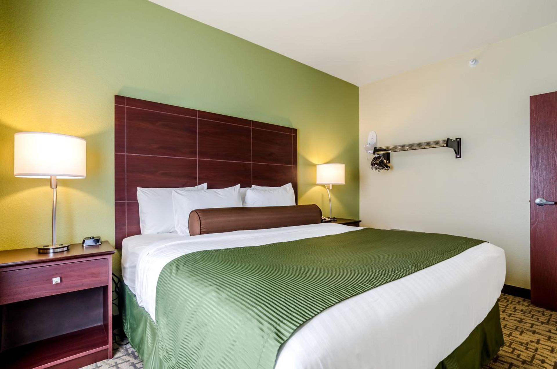 Cobblestone Hotel & Suites - McCook photo 17