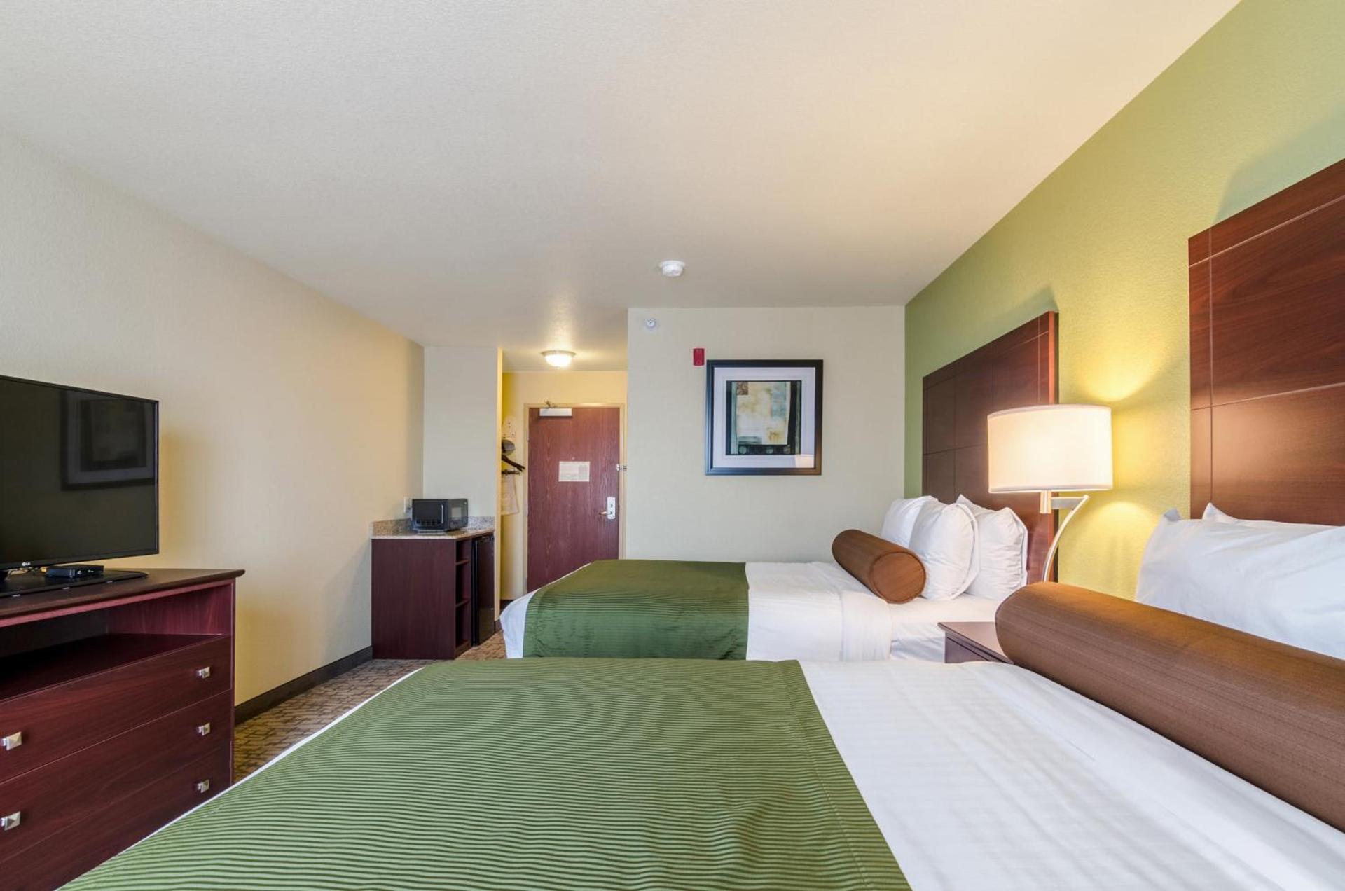 Cobblestone Hotel & Suites - McCook photo 6