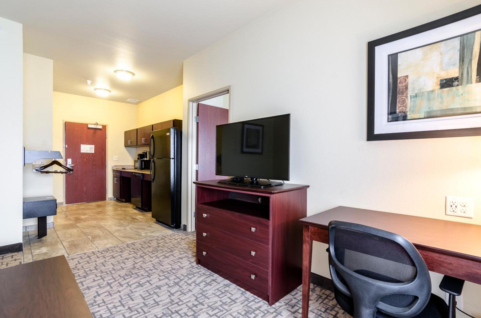 Cobblestone Hotel & Suites - McCook photo 4