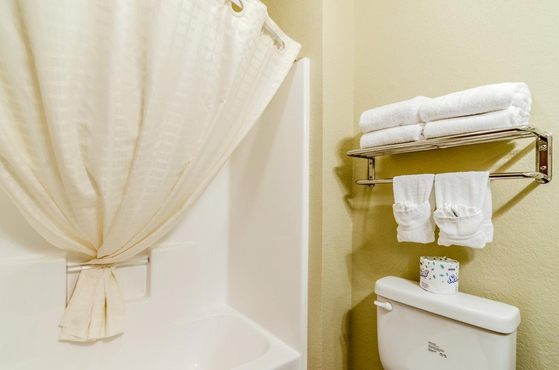 Cobblestone Inn & Suites-Kersey photo 2