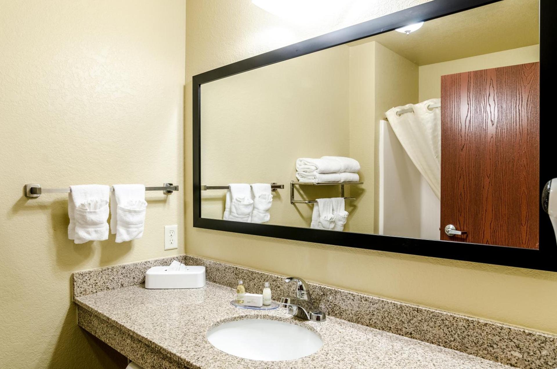 Cobblestone Inn & Suites-Kersey photo 3