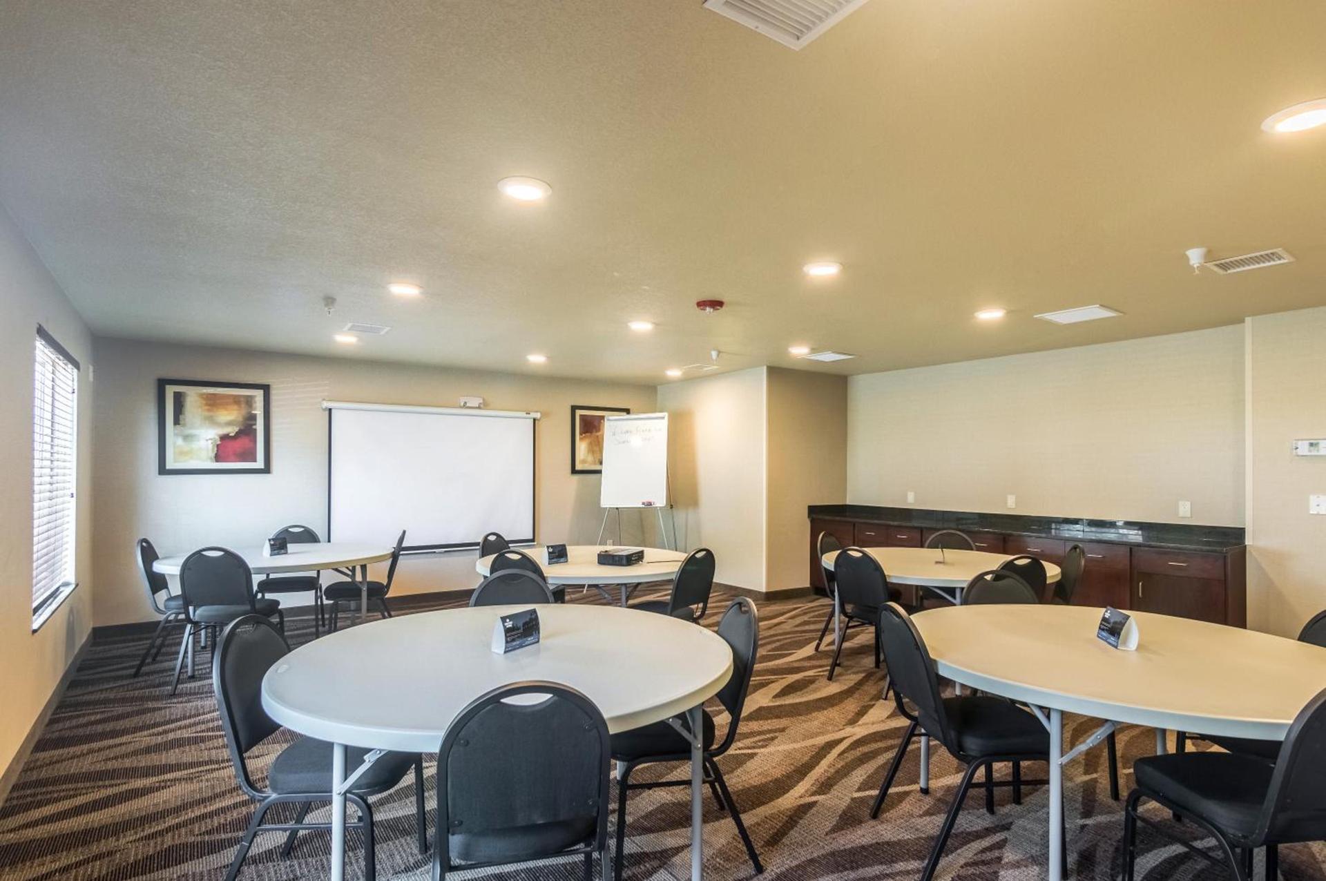 Cobblestone Inn & Suites - Lakin photo 8