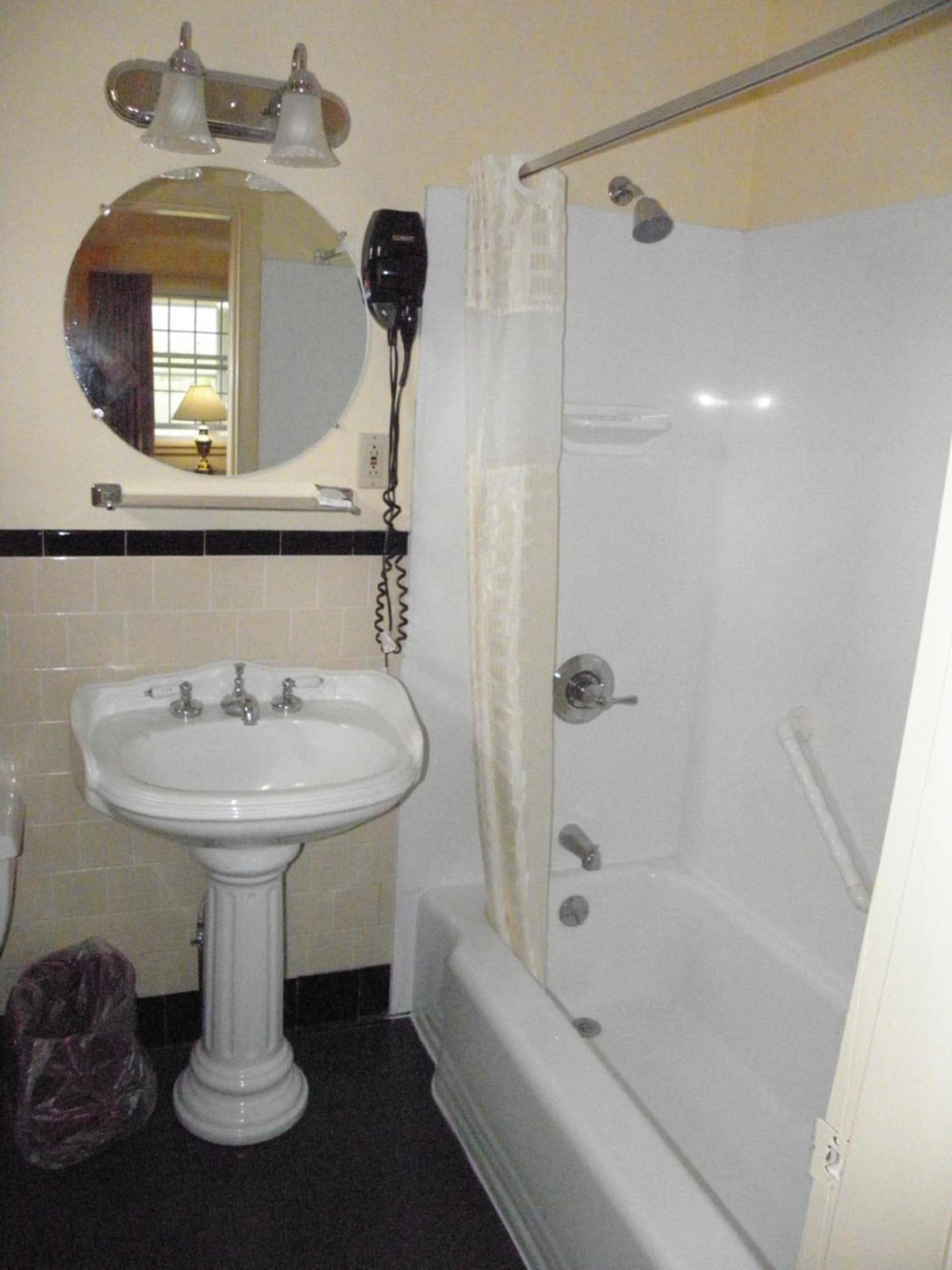 Briarcliff Motel photo 10