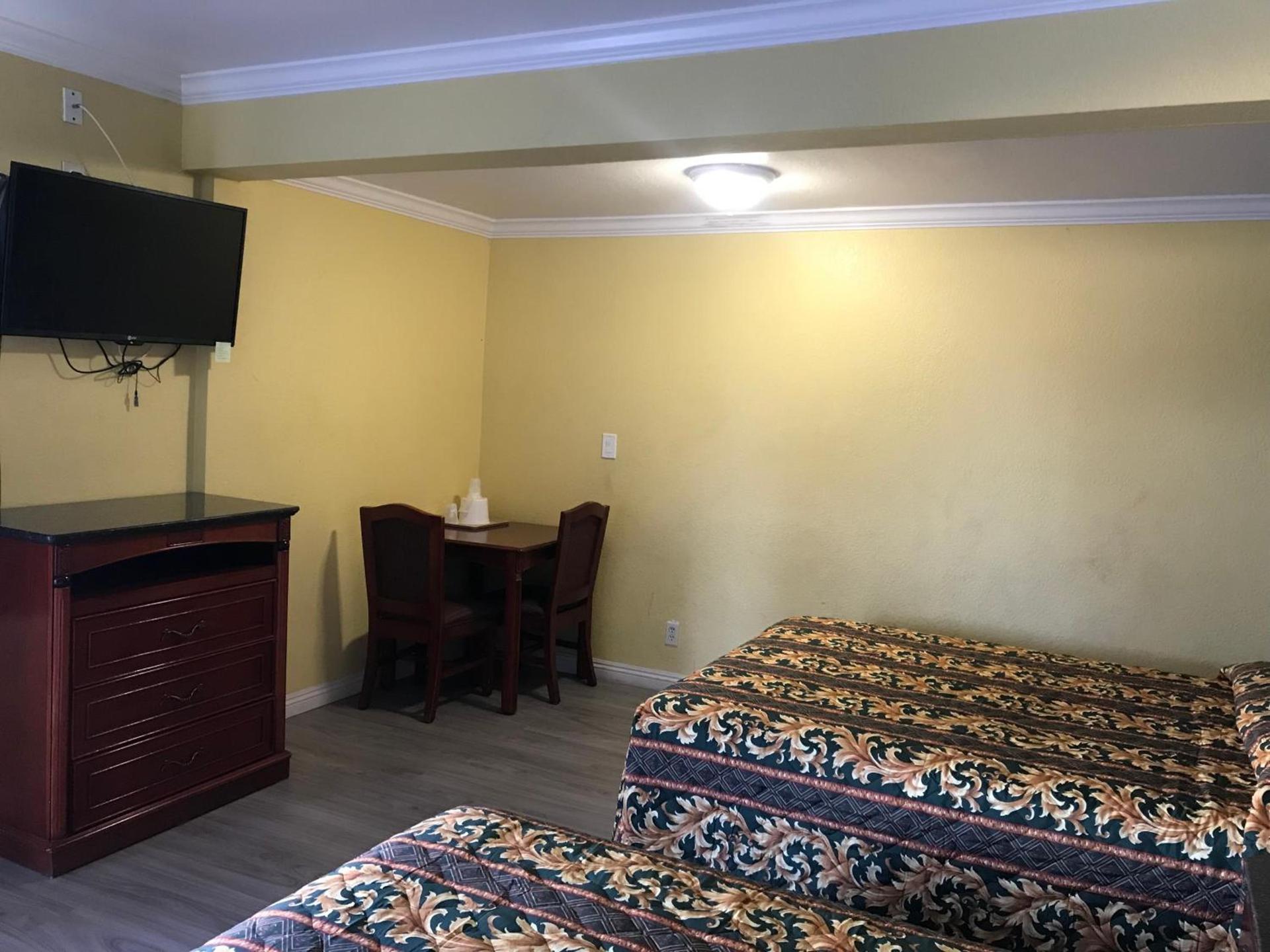 Colony Inn Motel photo 3