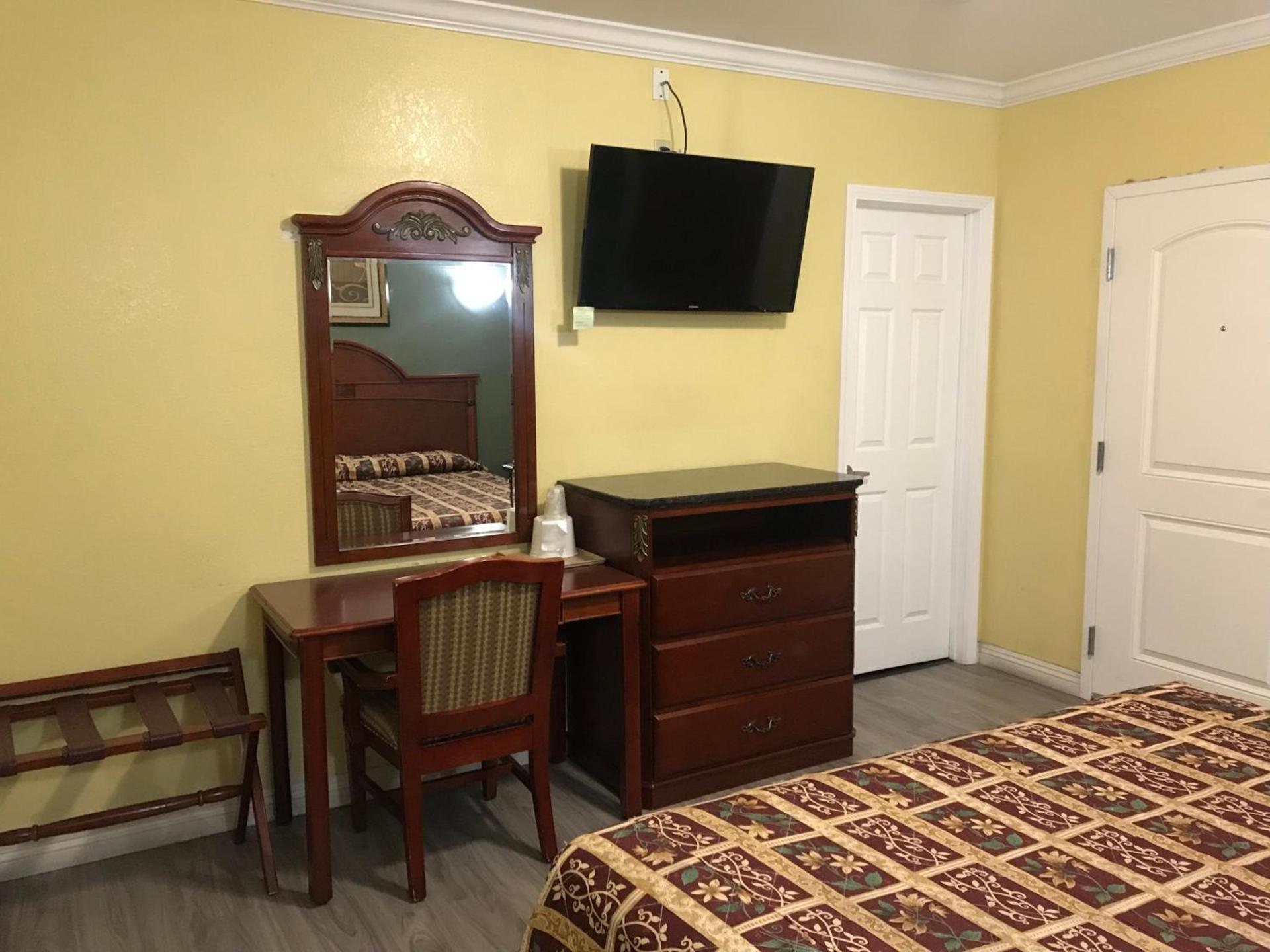 Colony Inn Motel photo 7