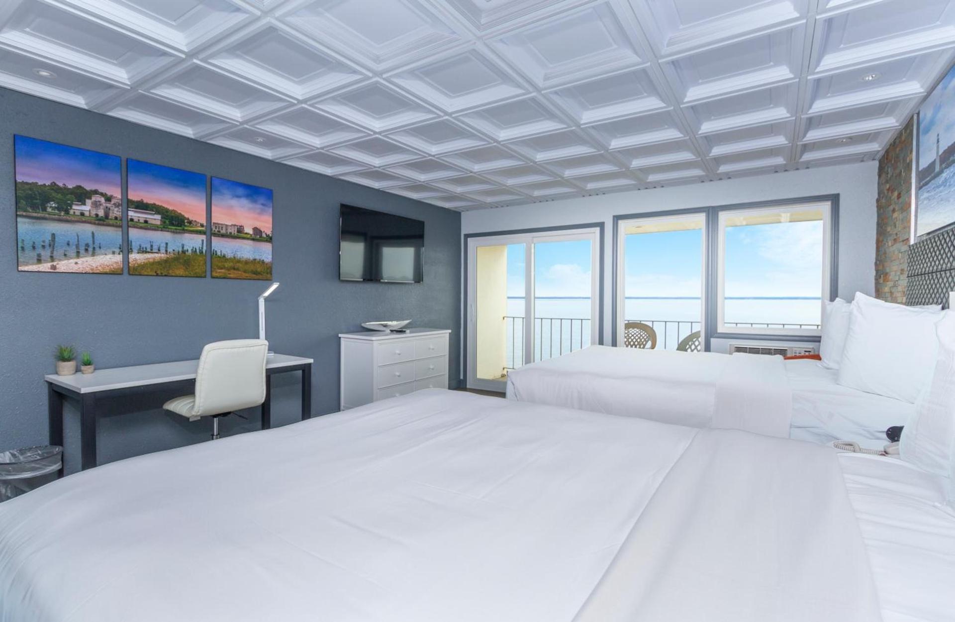 Terrace Bay Hotel - Lakefront photo 7