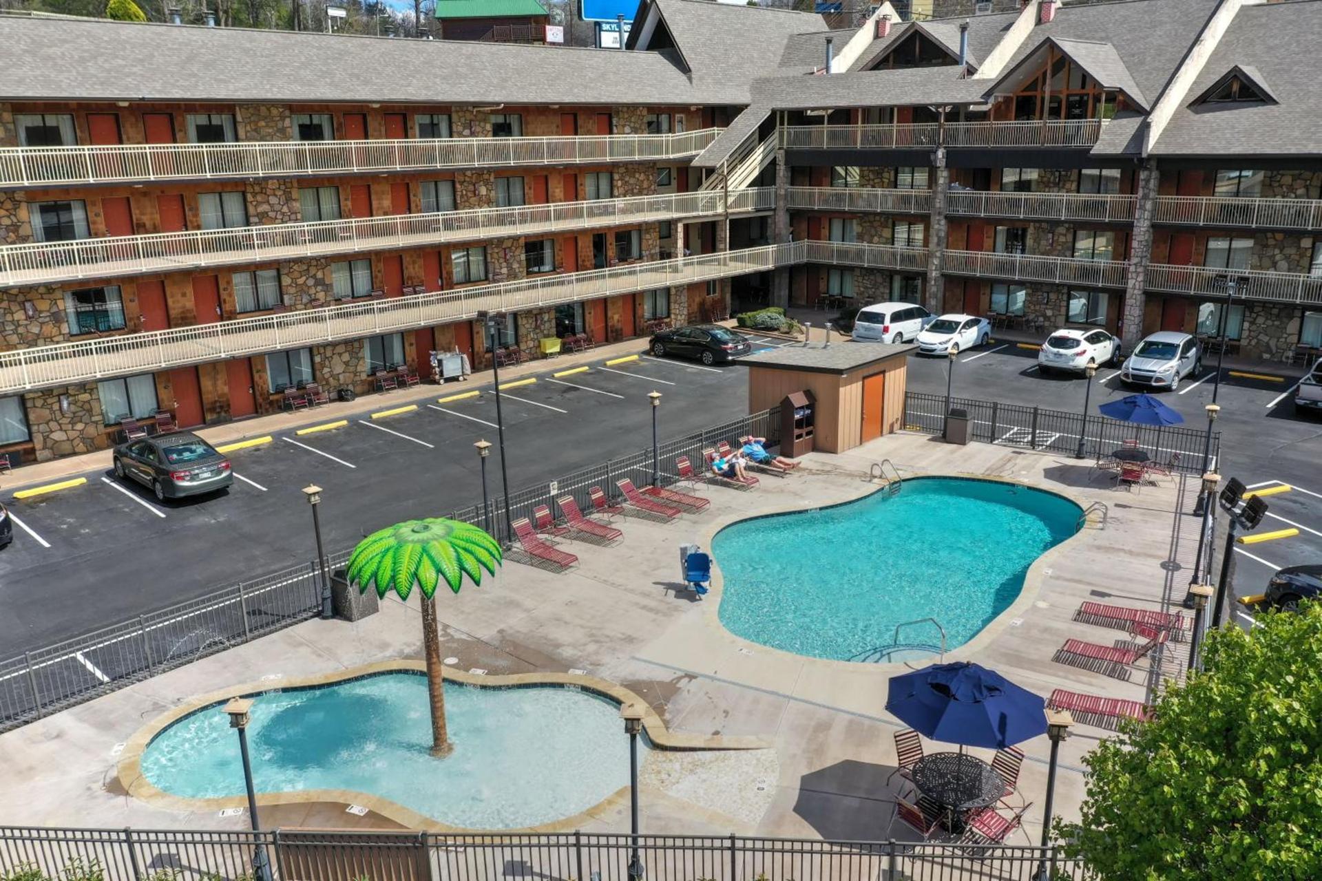 Crossroads Inn & Suites photo 33