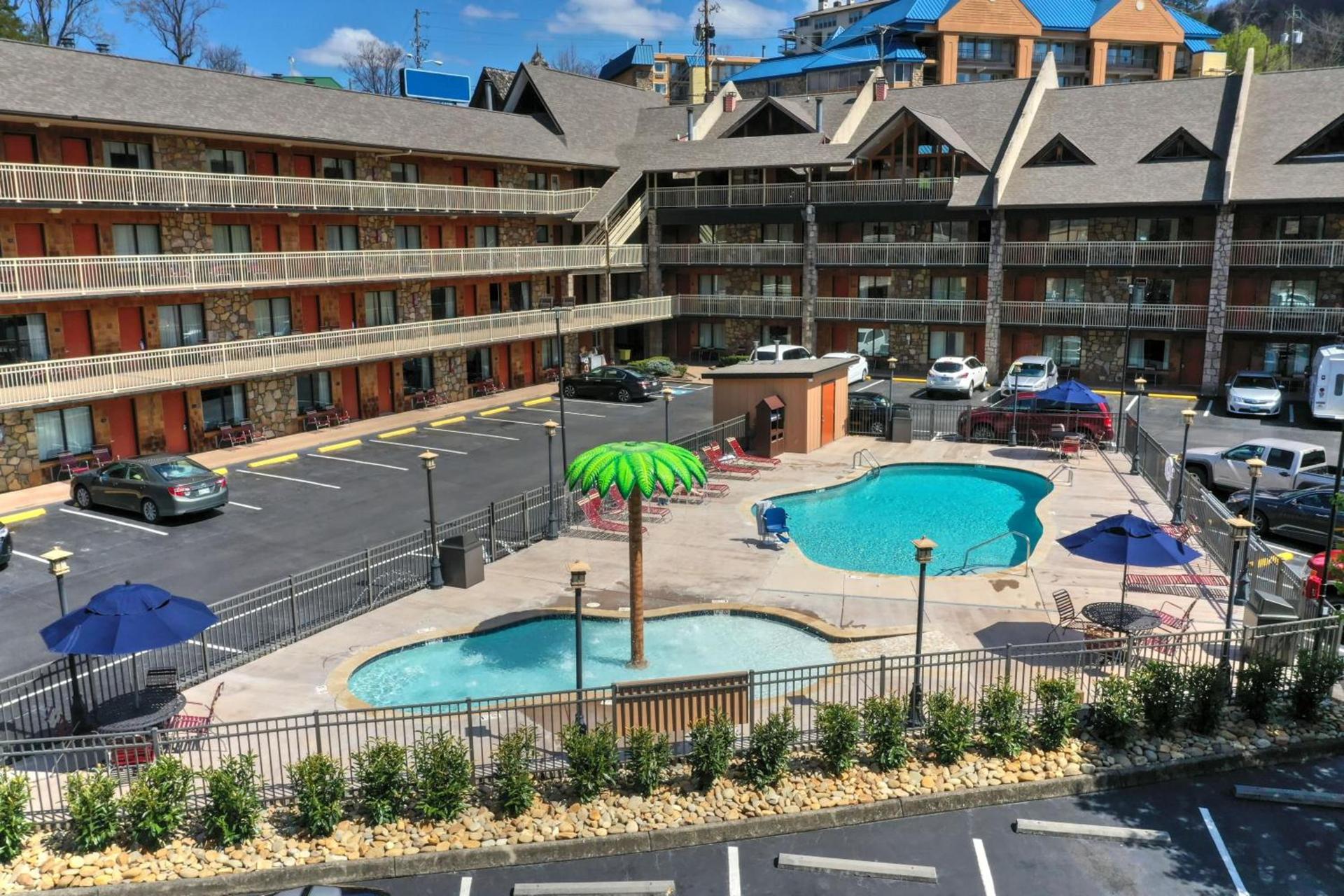 Crossroads Inn & Suites photo 32