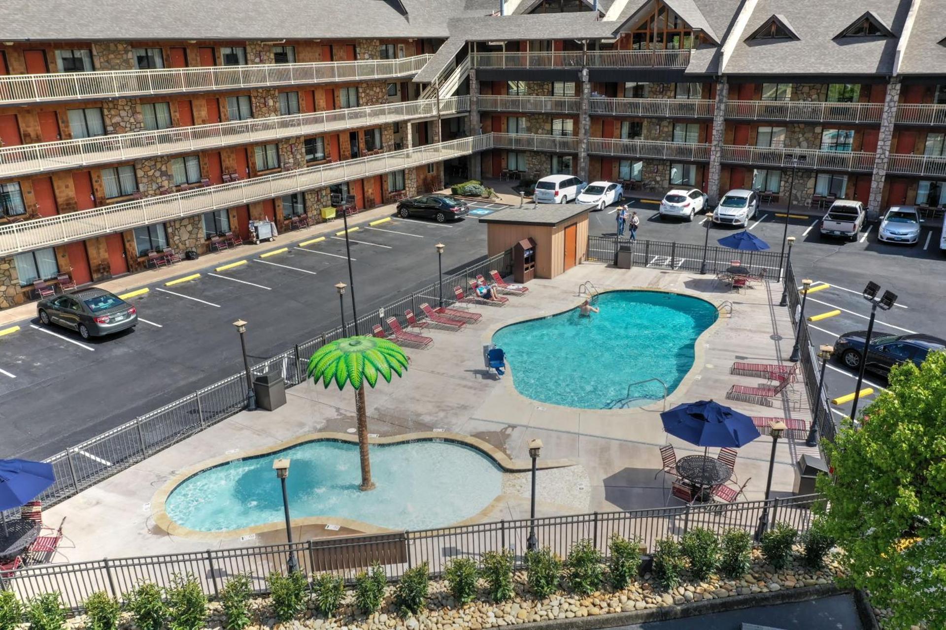 Crossroads Inn & Suites photo 31