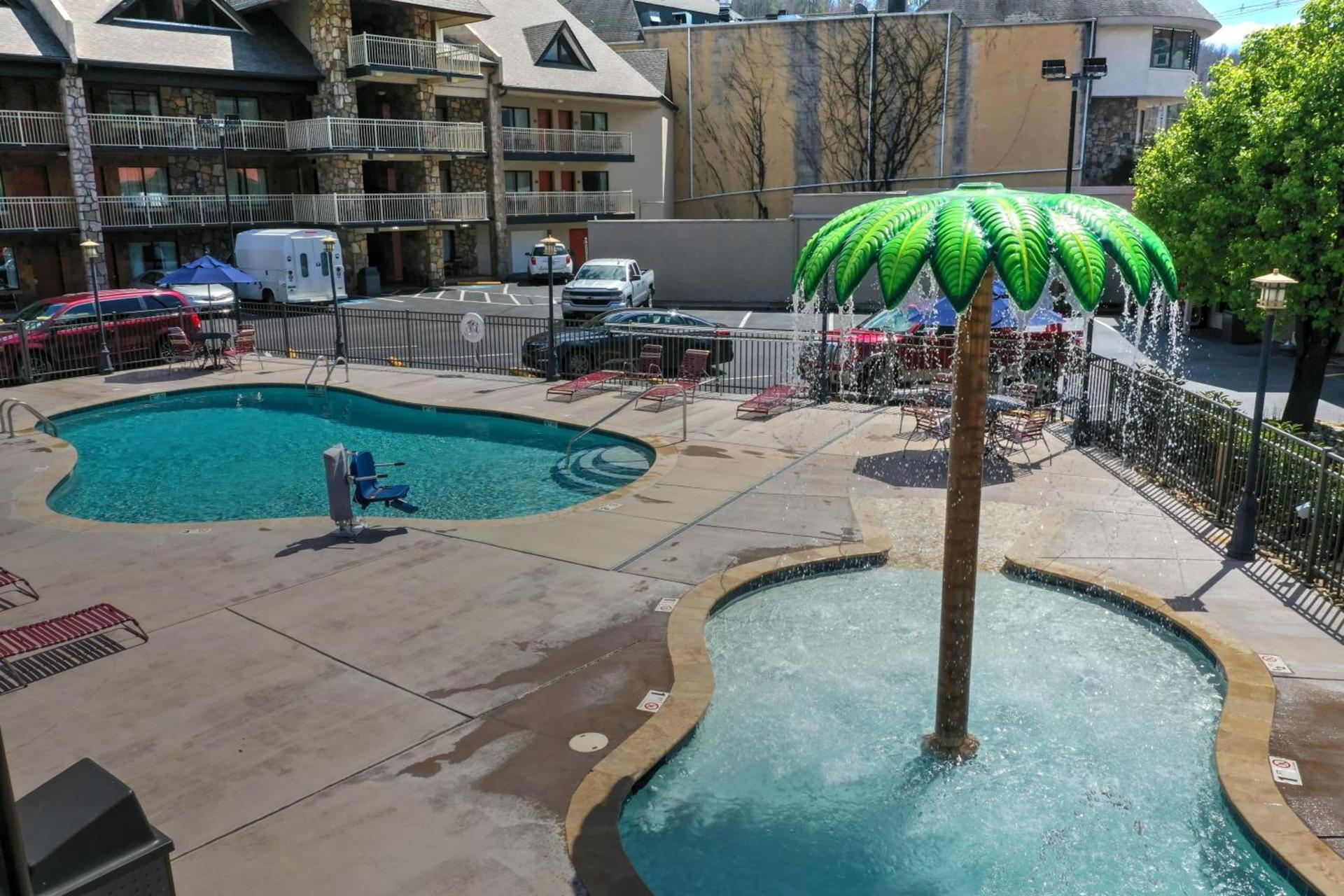Crossroads Inn & Suites photo 40