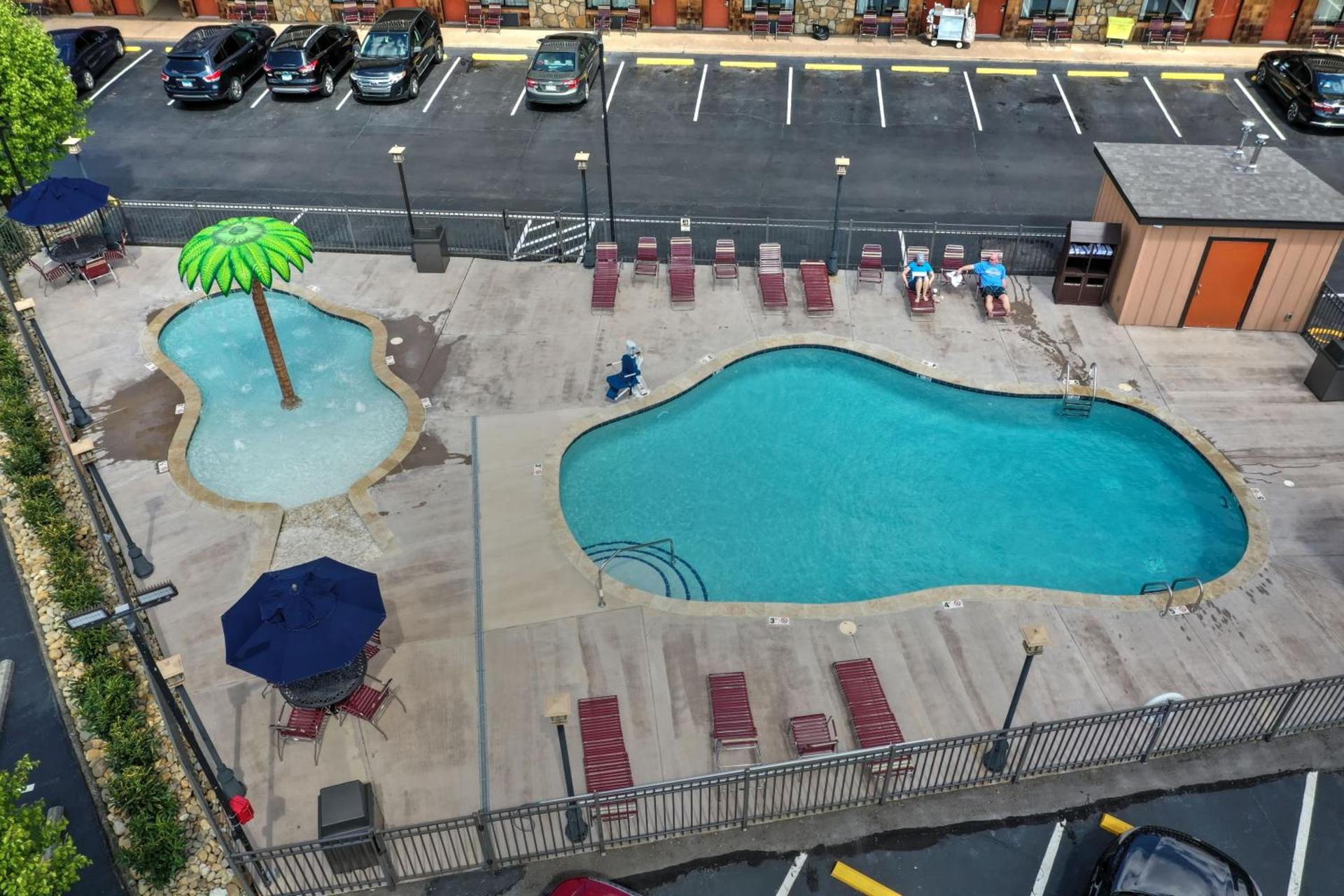 Crossroads Inn & Suites photo 29