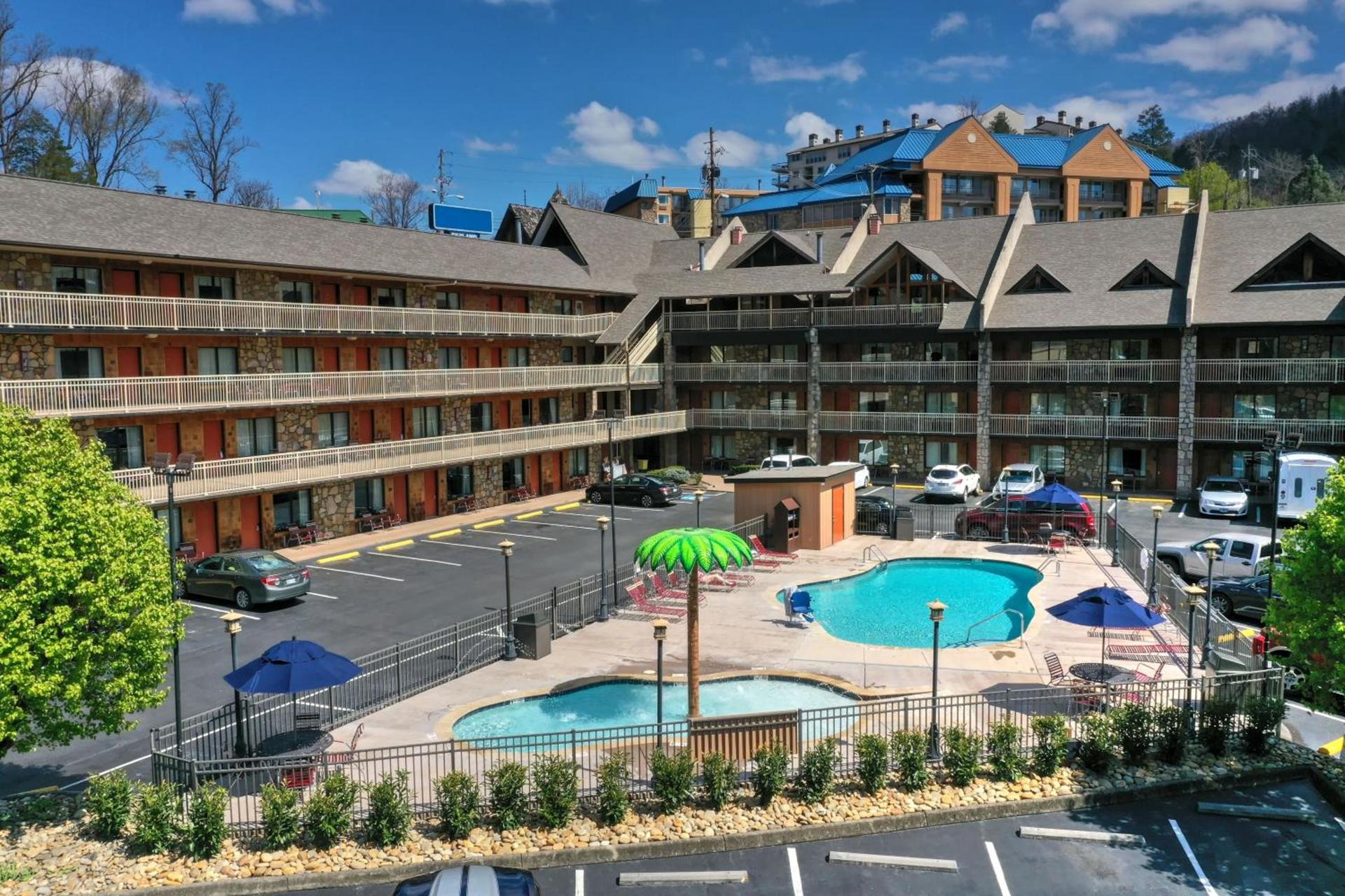 Crossroads Inn & Suites photo 24