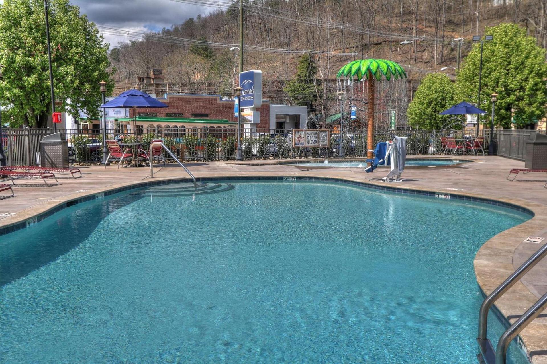 Crossroads Inn & Suites photo 17