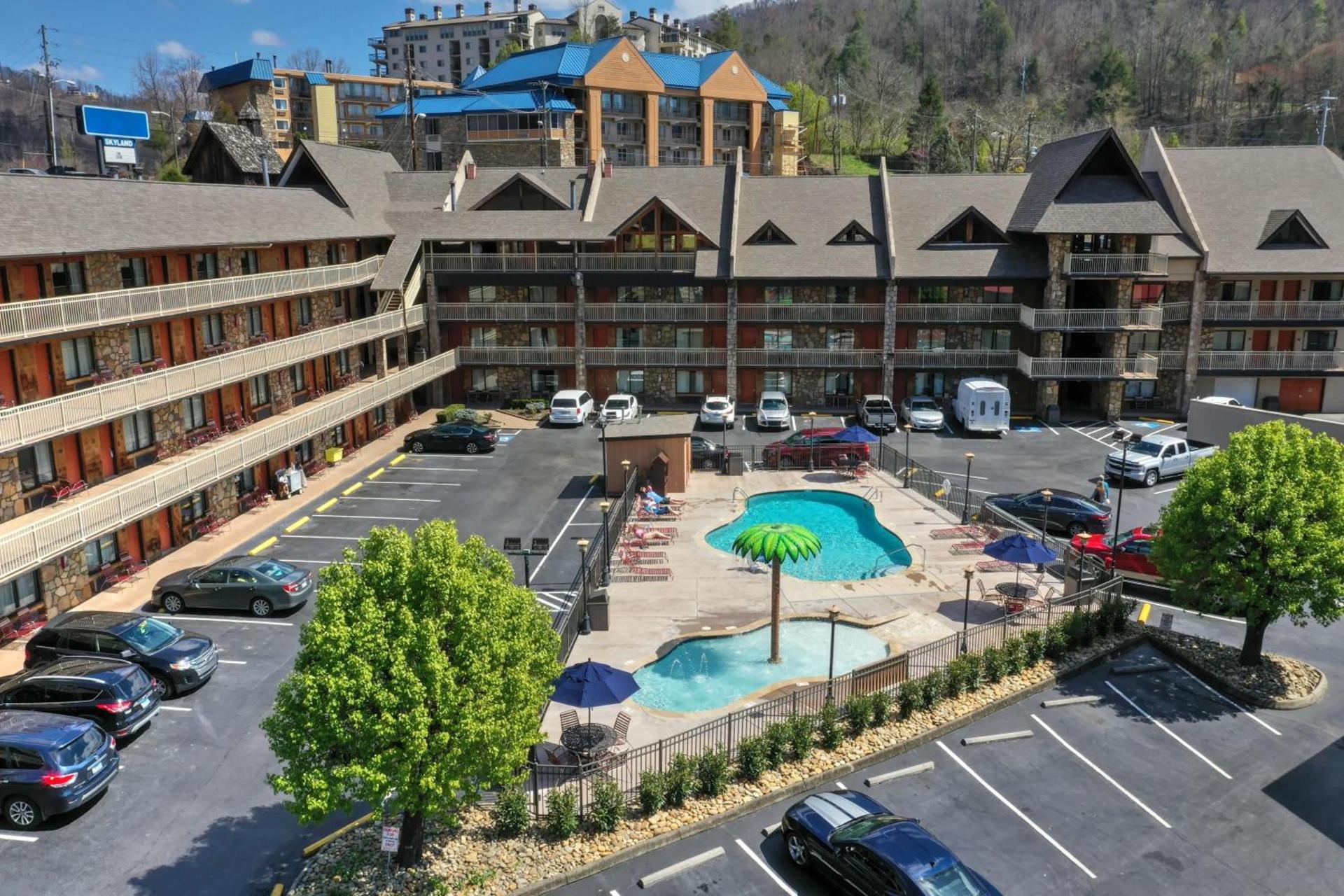 Crossroads Inn & Suites photo 41