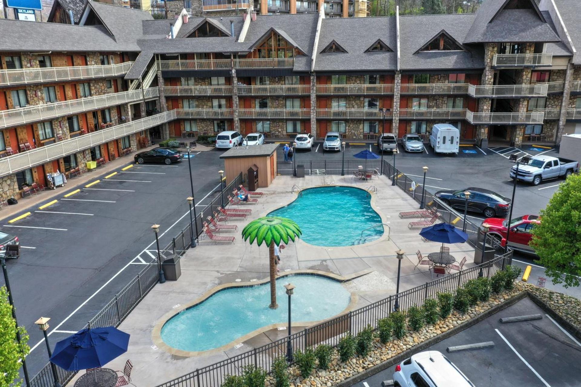 Crossroads Inn & Suites photo 15