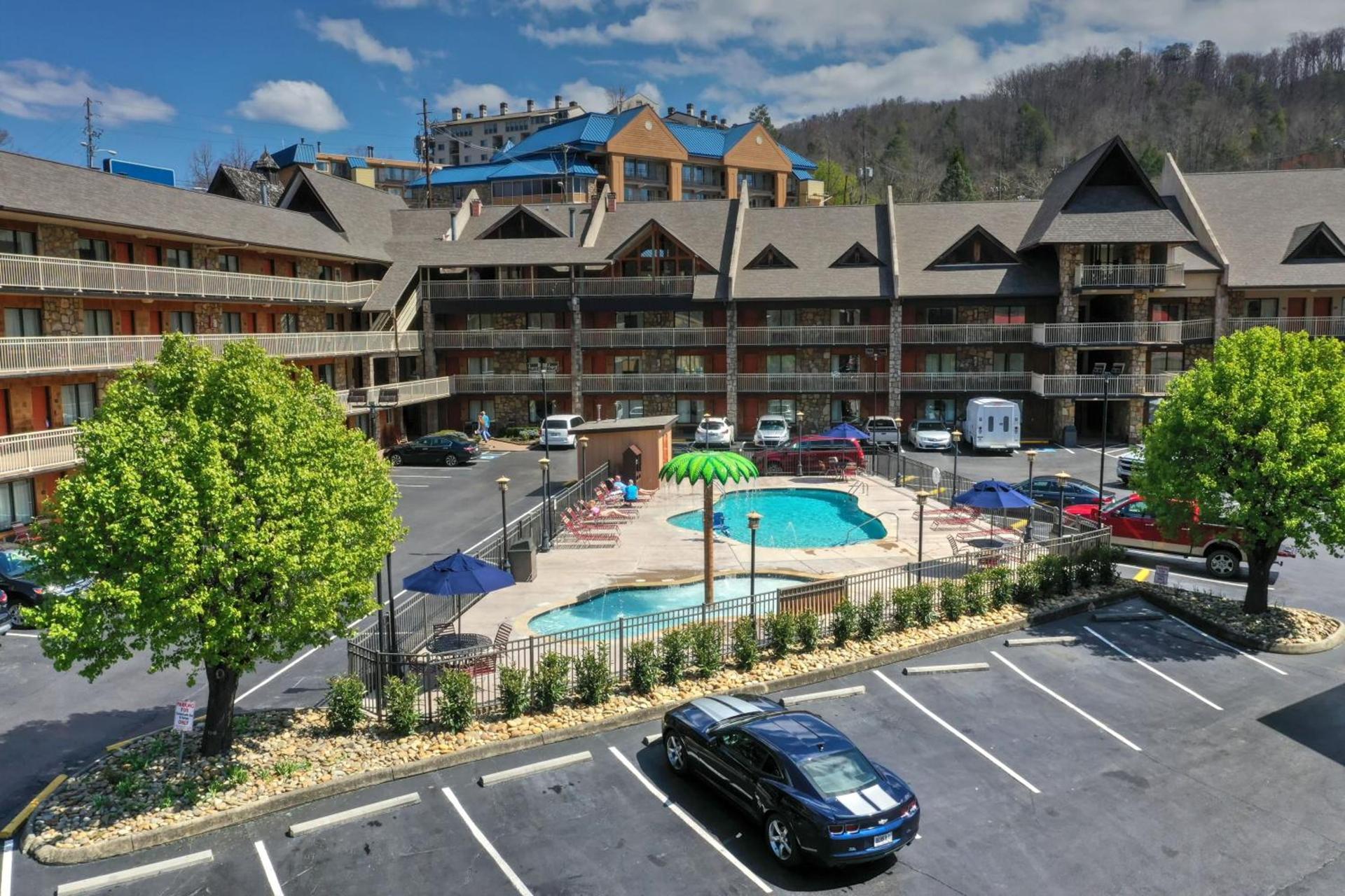 Crossroads Inn & Suites photo 14