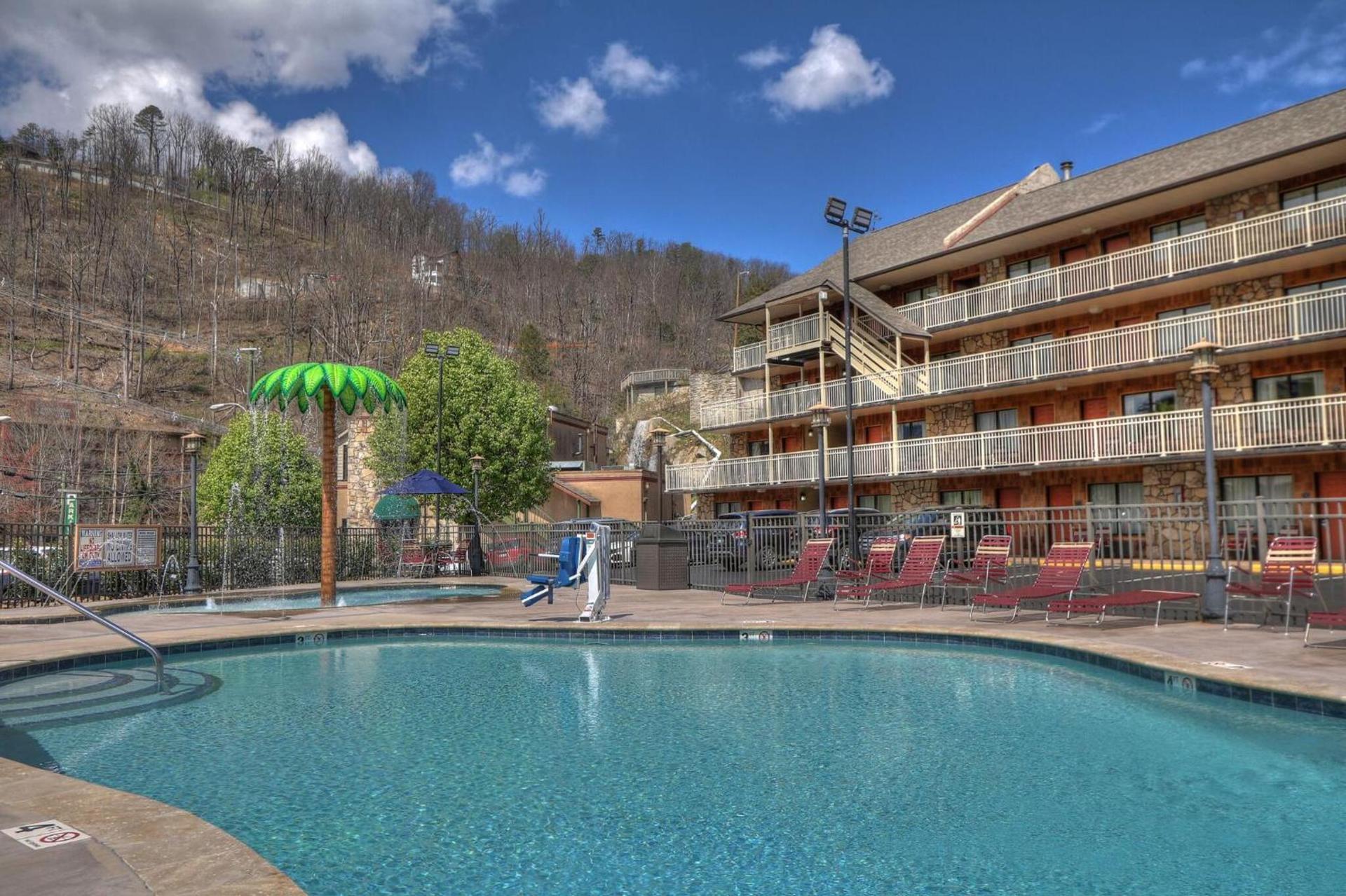 Crossroads Inn & Suites photo 11
