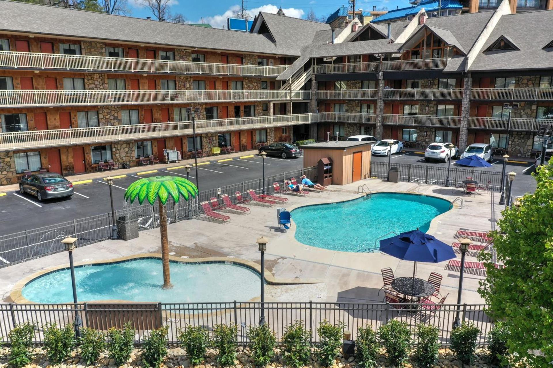 Crossroads Inn & Suites photo 10