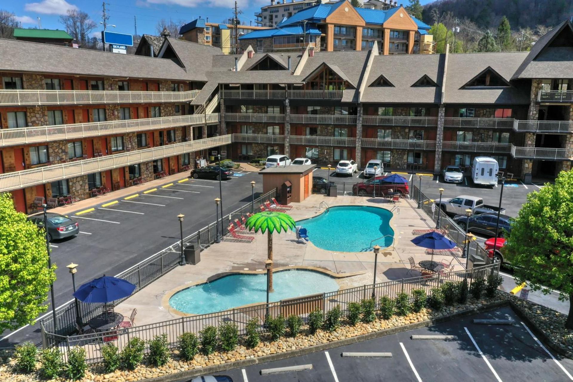 Crossroads Inn & Suites photo 9