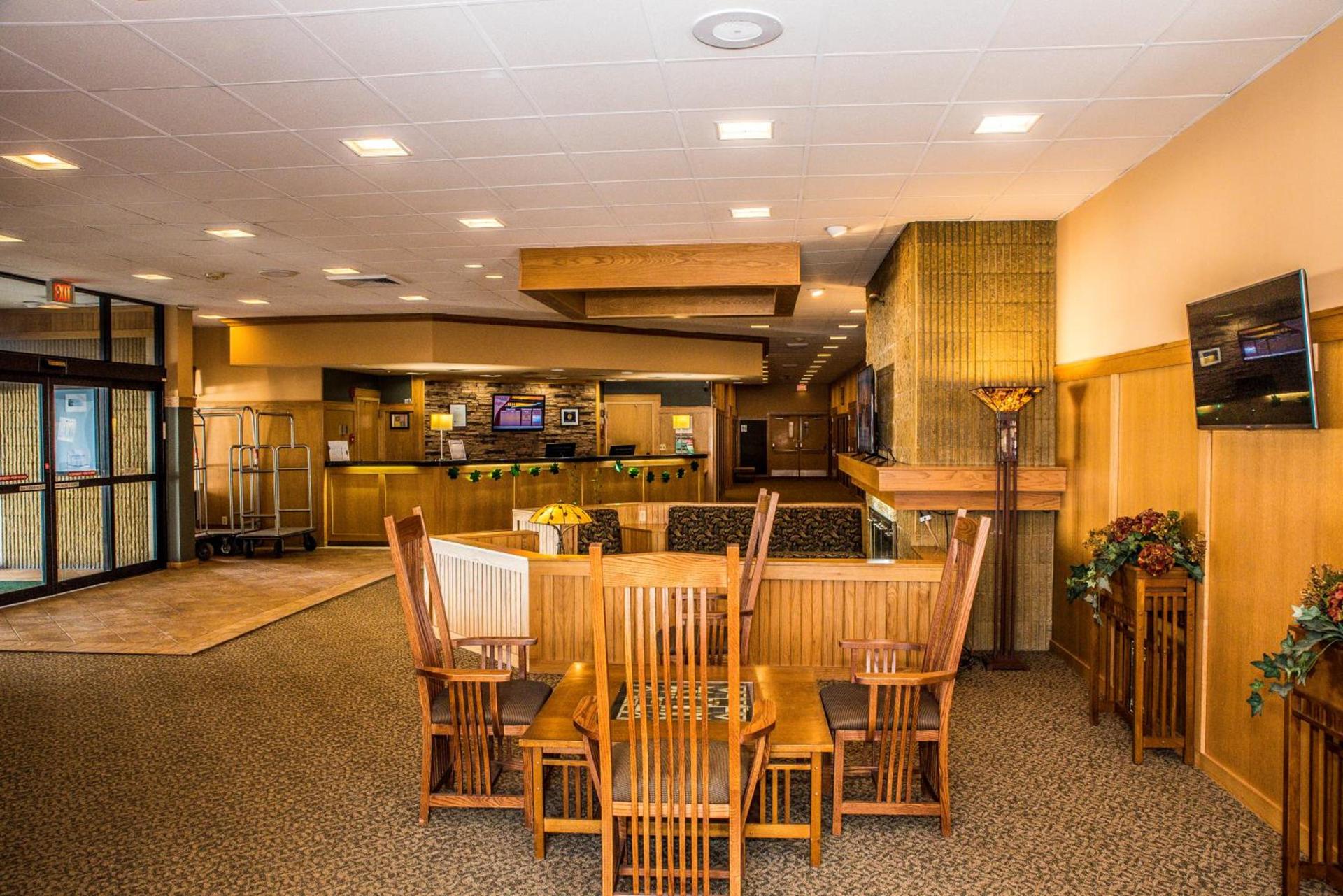 Ramada by Wyndham Alpena photo 47