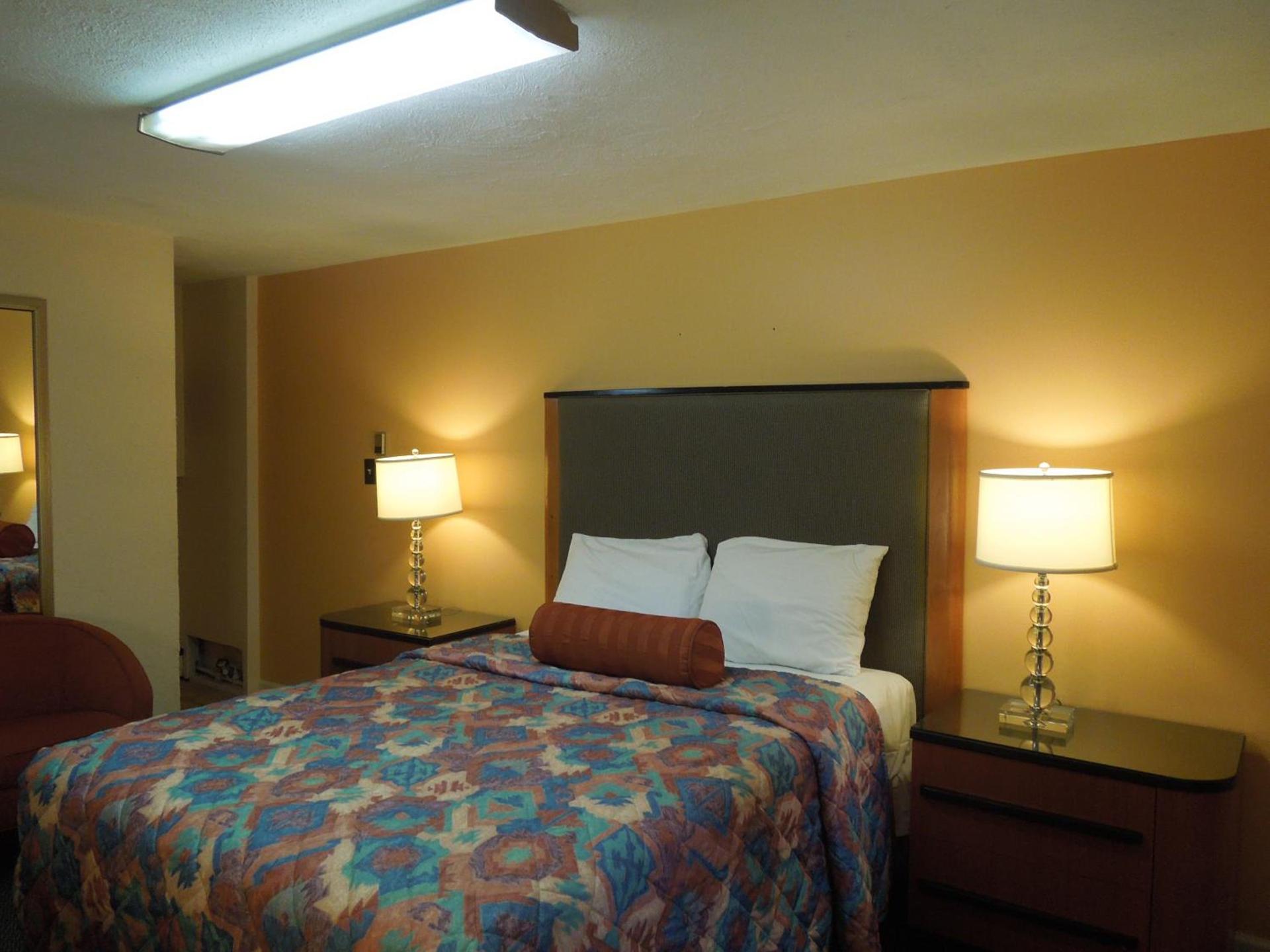 Sentinel Motel photo 6