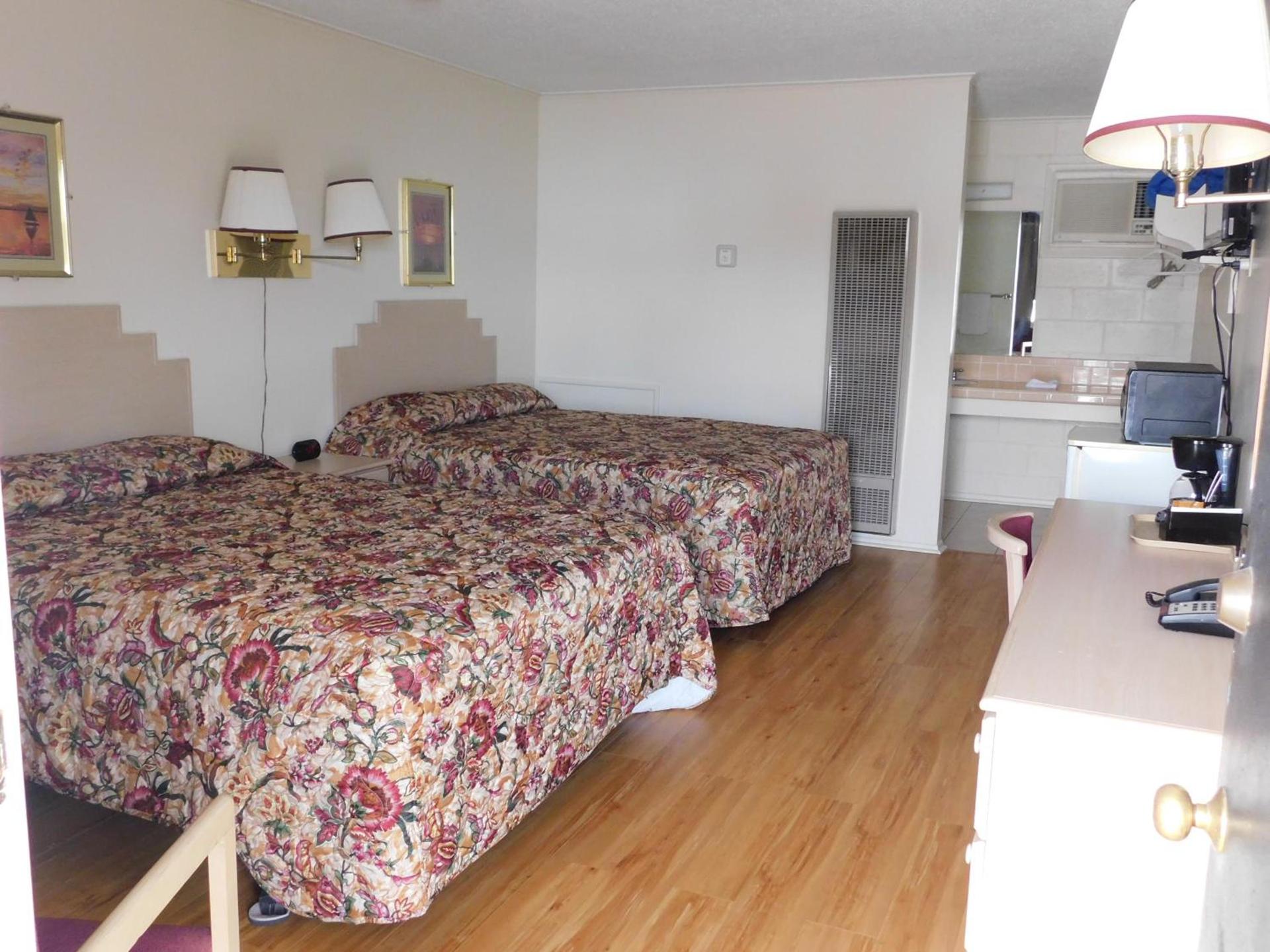 Royal Host Motel photo 11