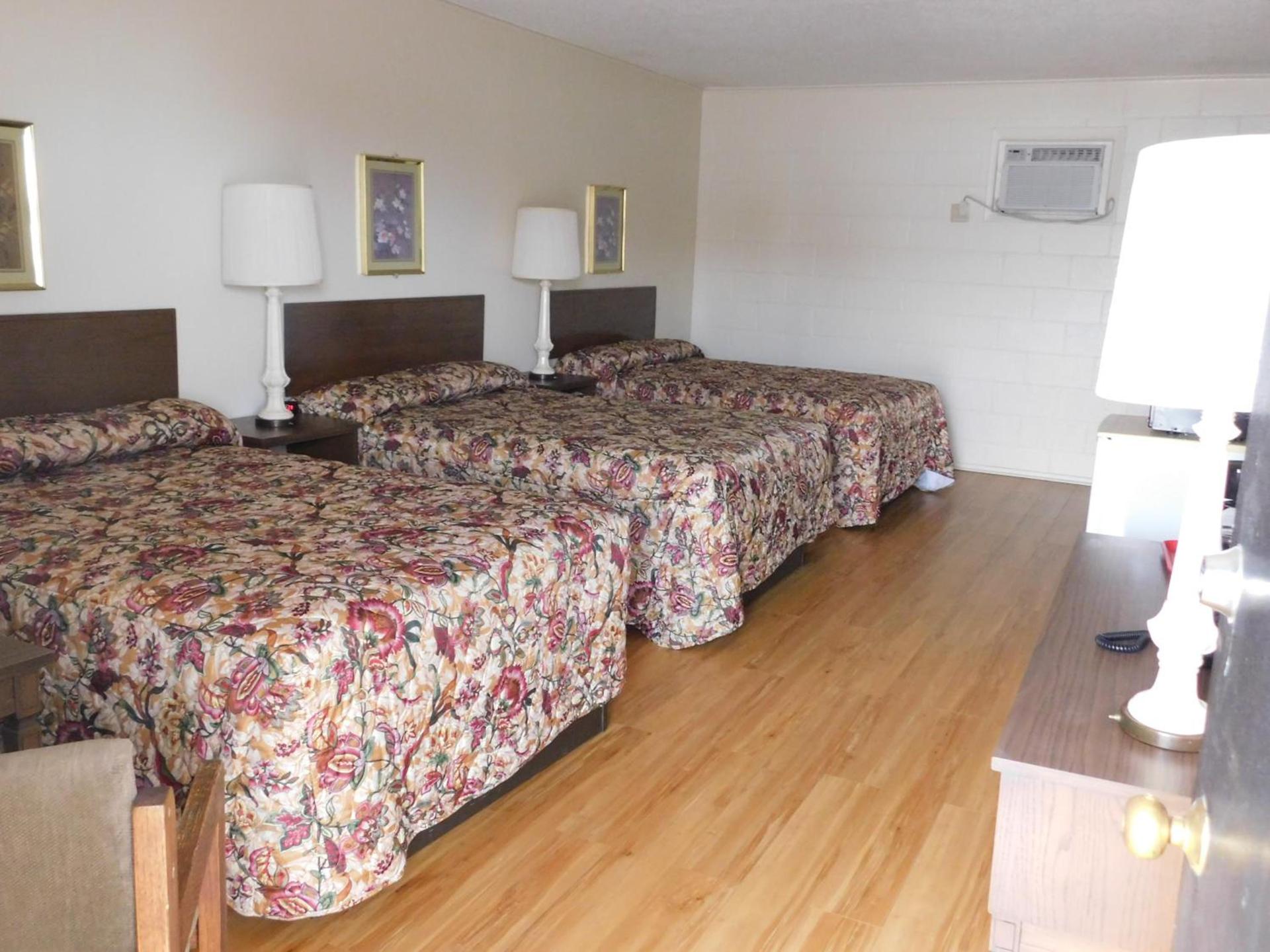 Royal Host Motel photo 12