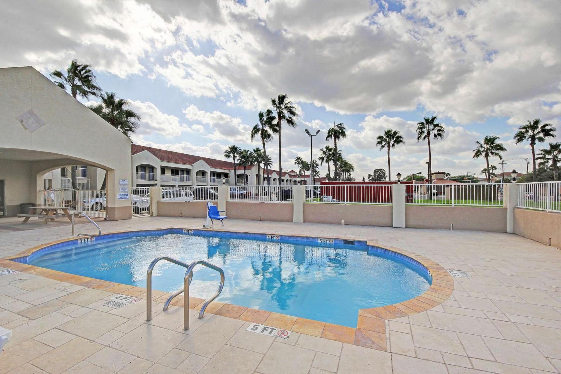 Motel 6-Edinburg, TX photo 8