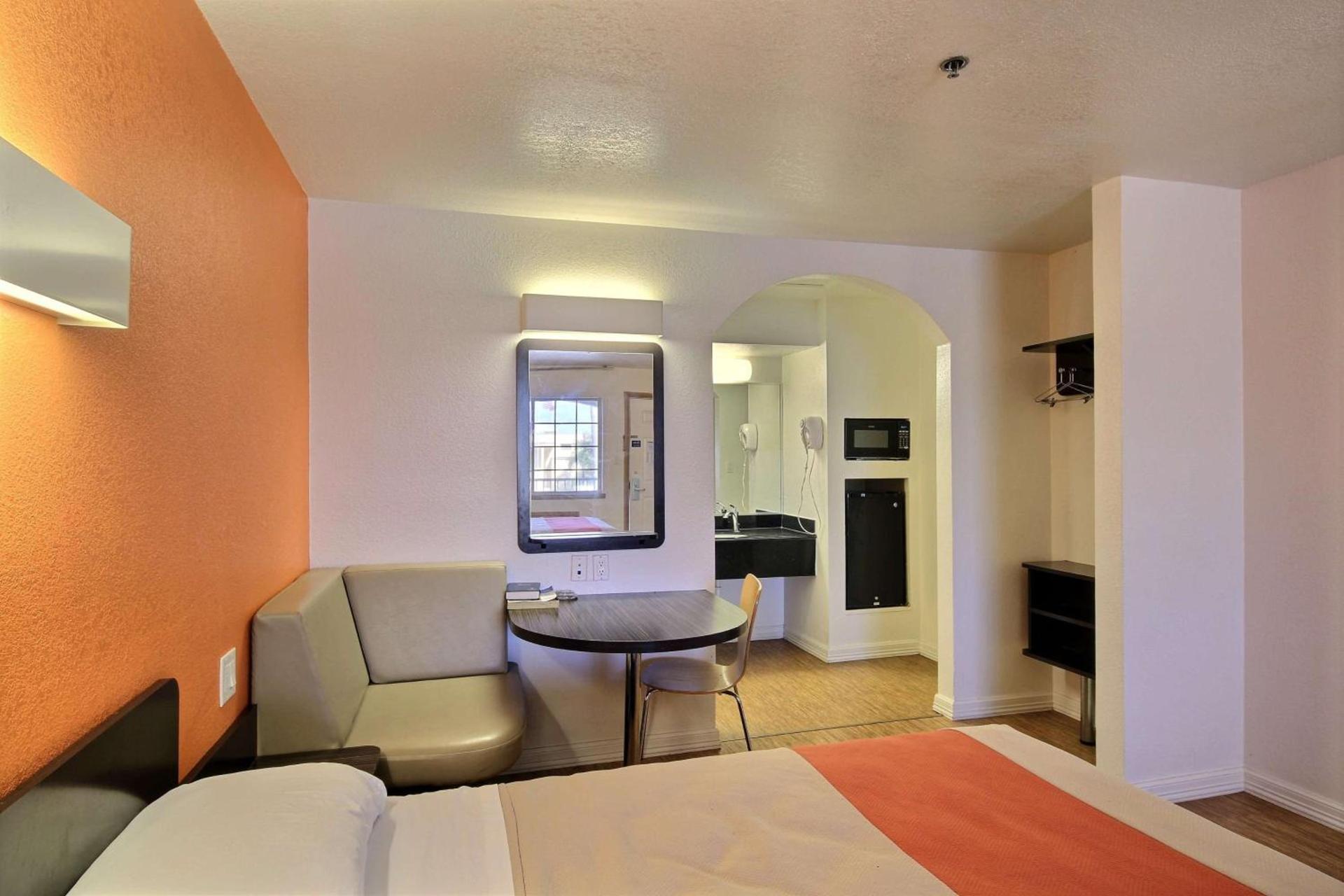Motel 6-Edinburg, TX photo 18