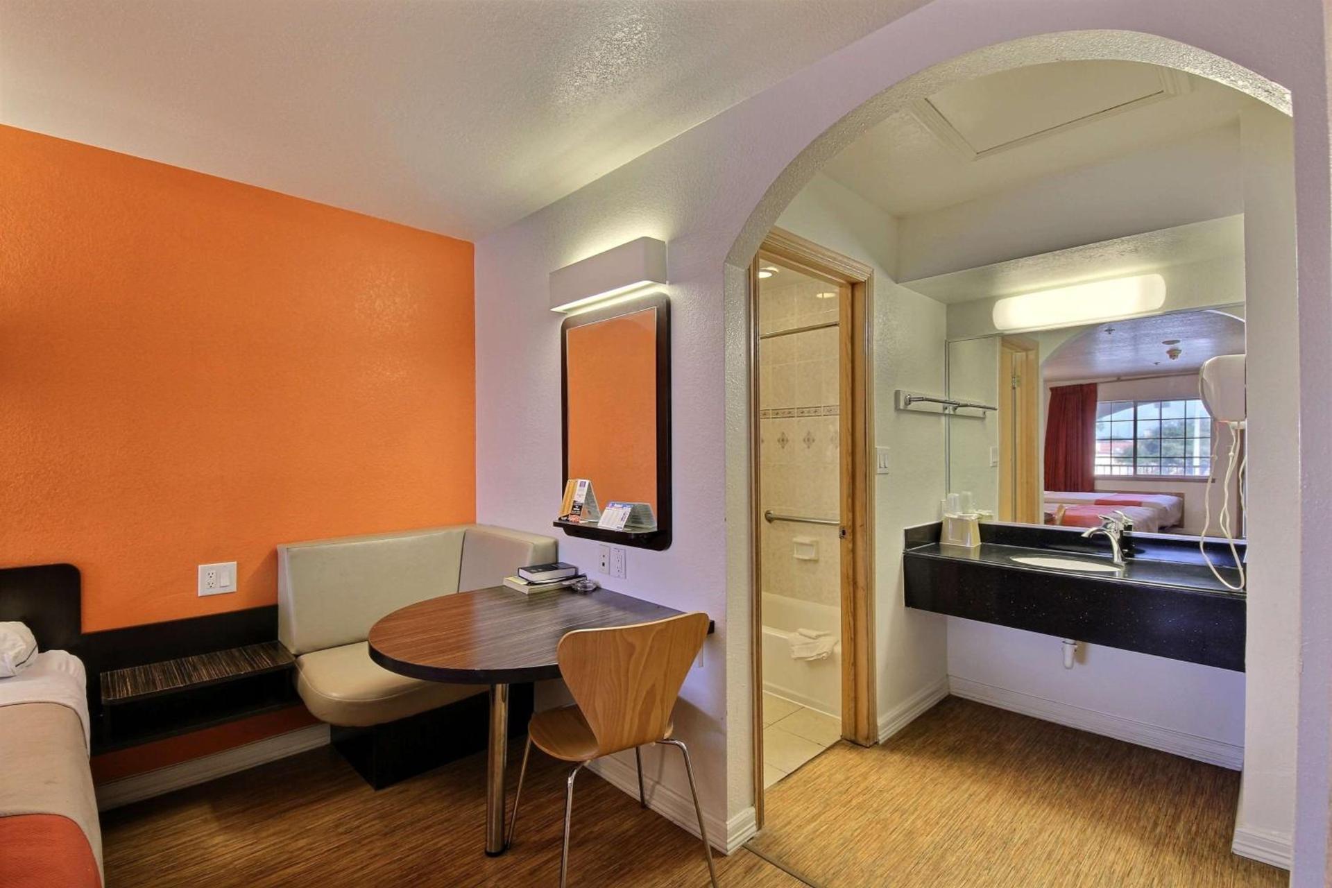 Motel 6-Edinburg, TX photo 17