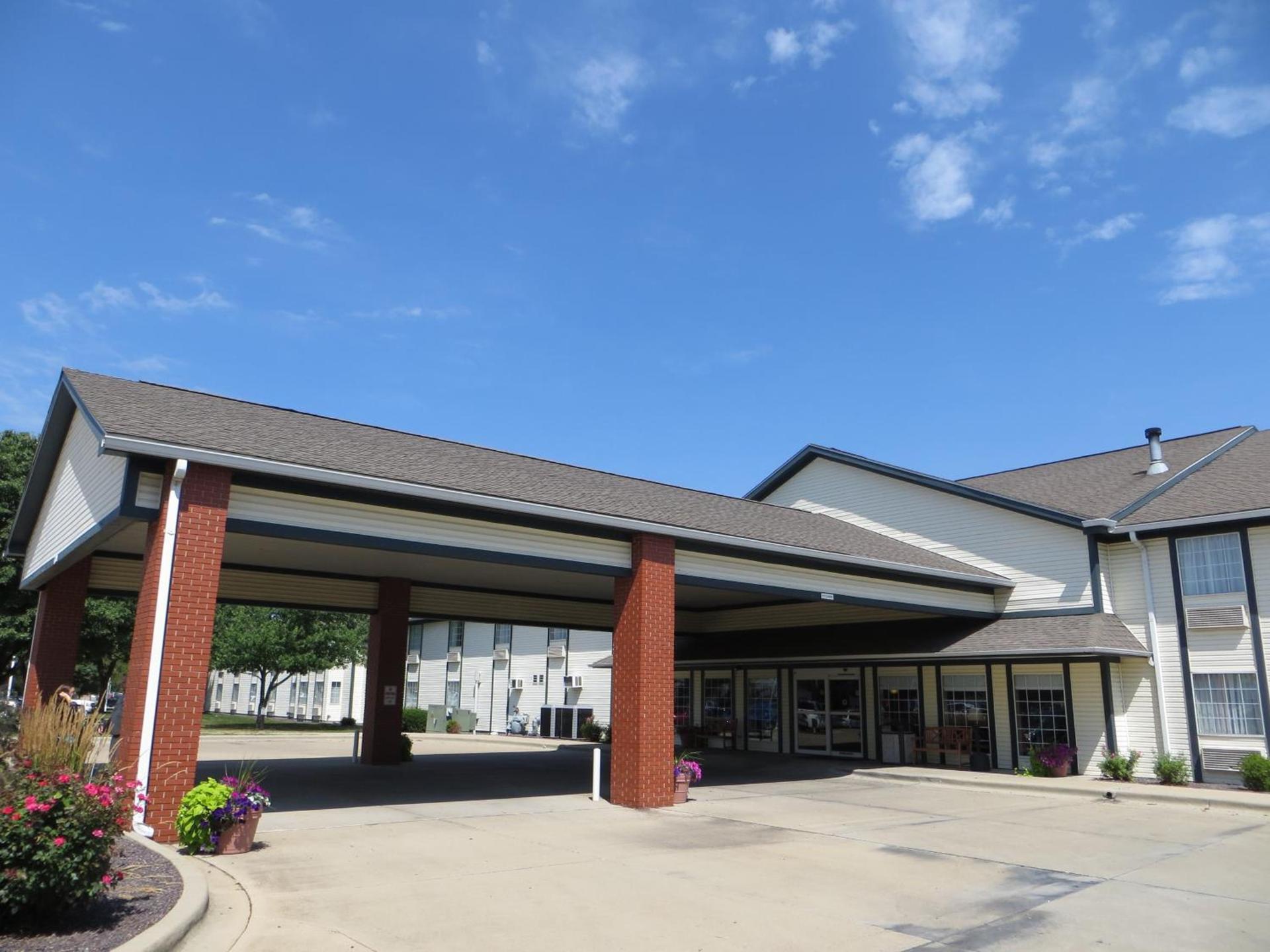 Ramada by Wyndham Springfield North photo 61
