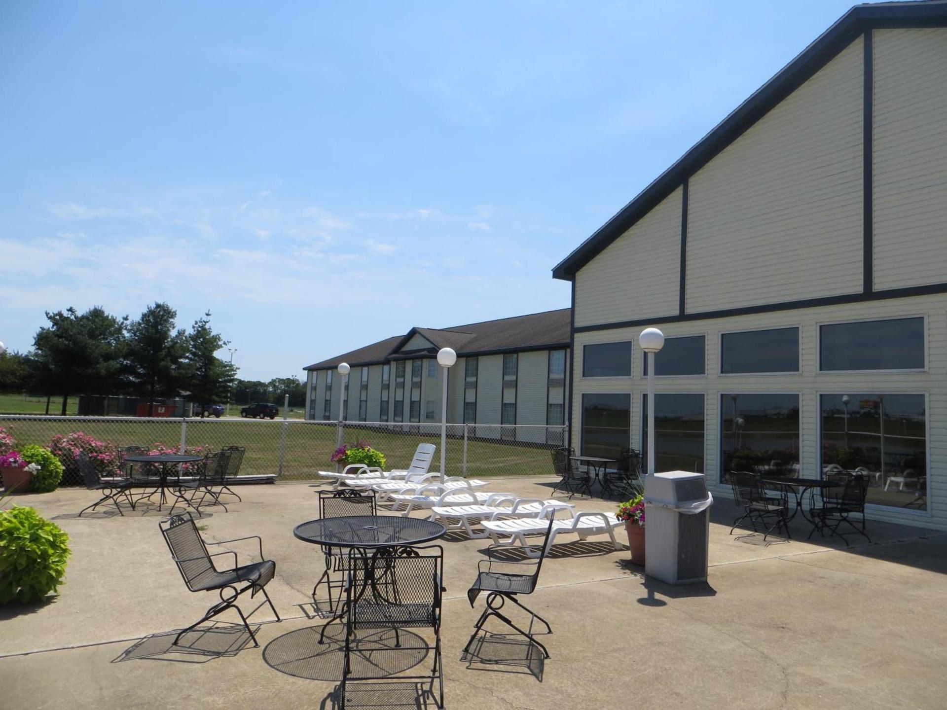 Ramada by Wyndham Springfield North photo 54