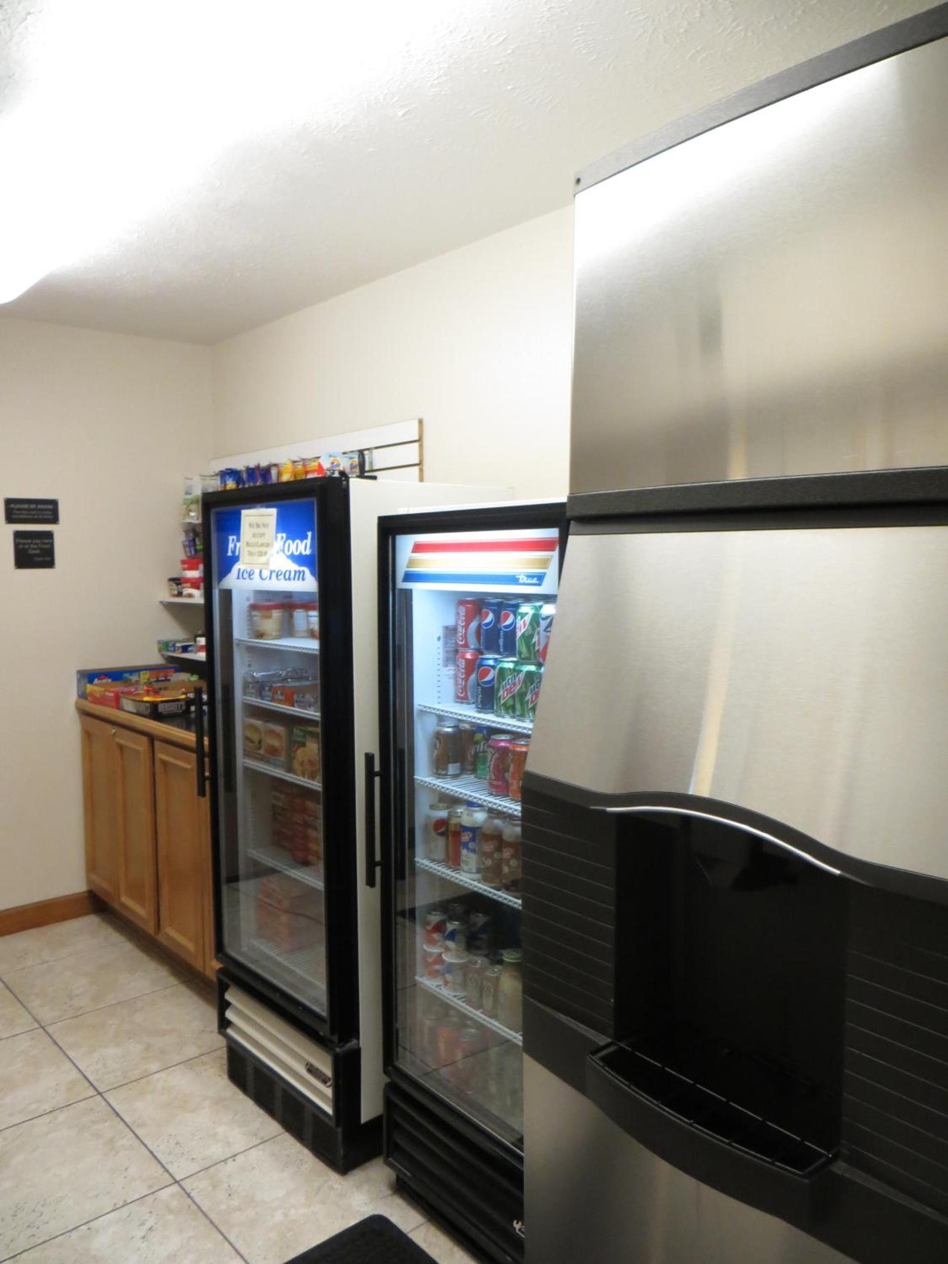 Ramada by Wyndham Springfield North photo 52
