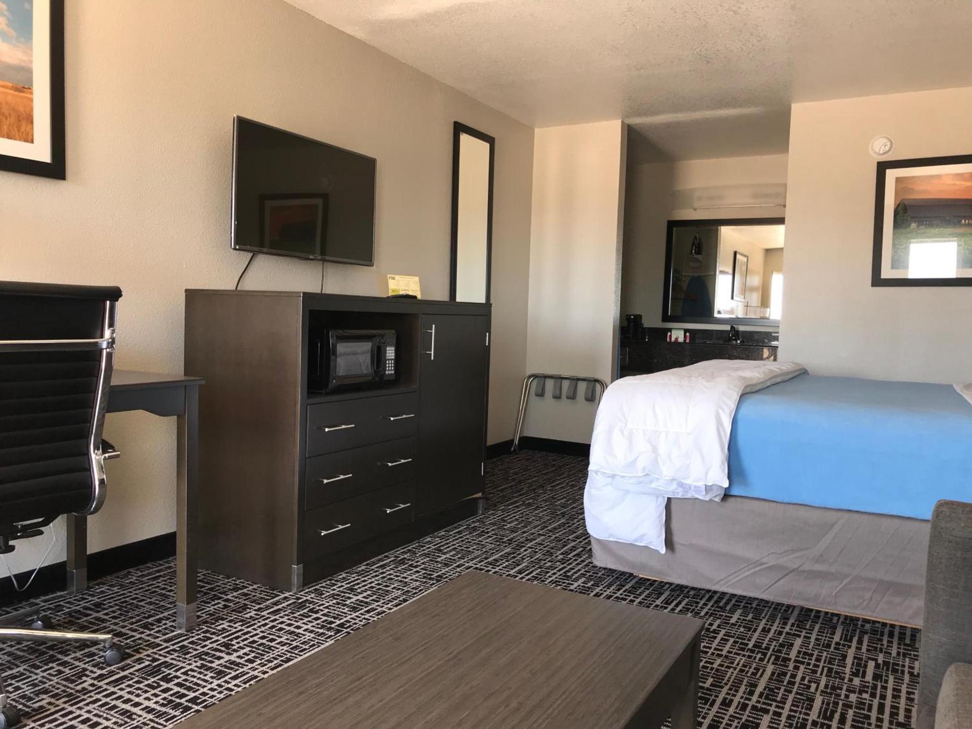 Days Inn by Wyndham Grove photo 31