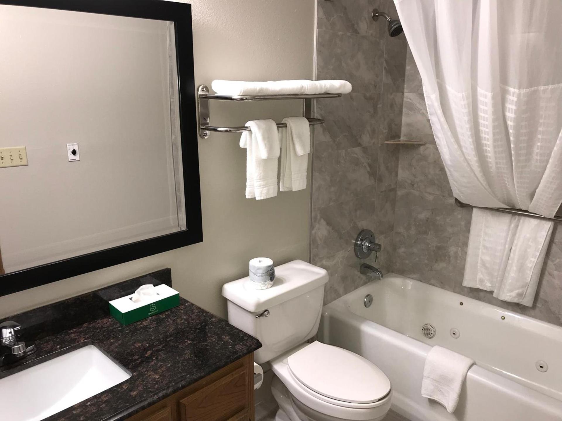 Days Inn by Wyndham Grove photo 30