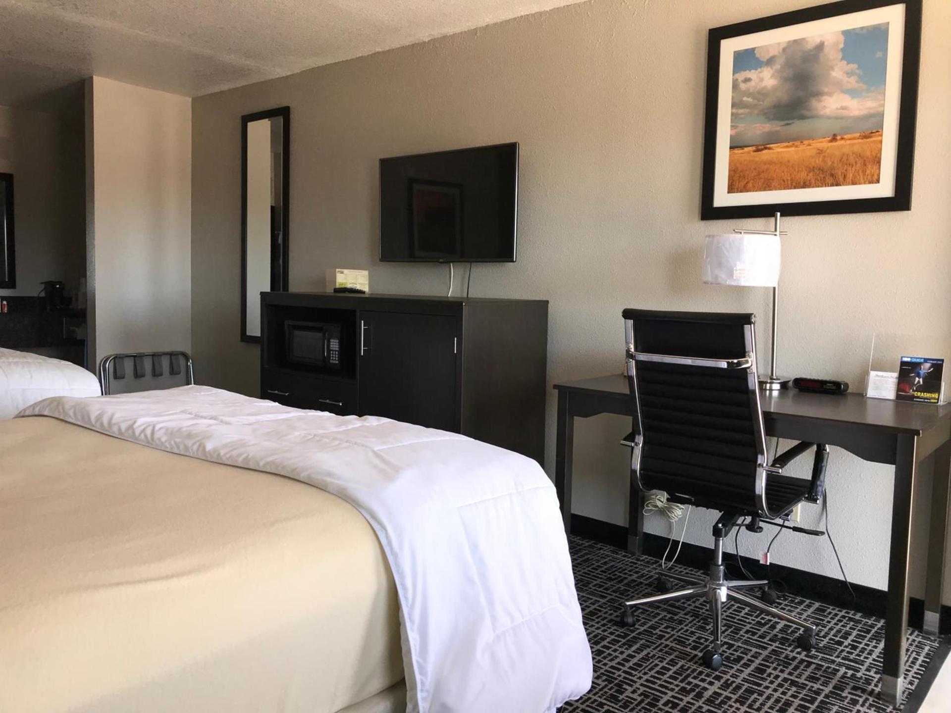 Days Inn by Wyndham Grove photo 24