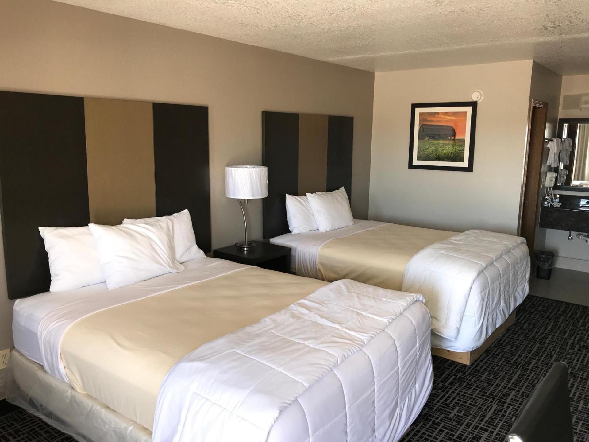 Days Inn by Wyndham Grove photo 25