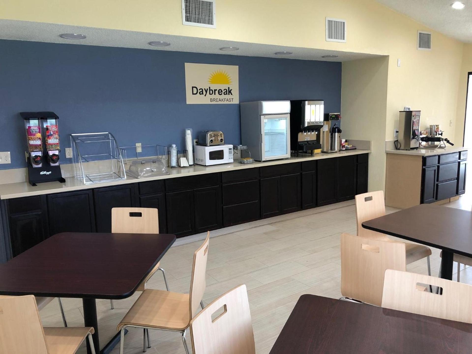 Days Inn by Wyndham King-Winston Salem Area photo 5