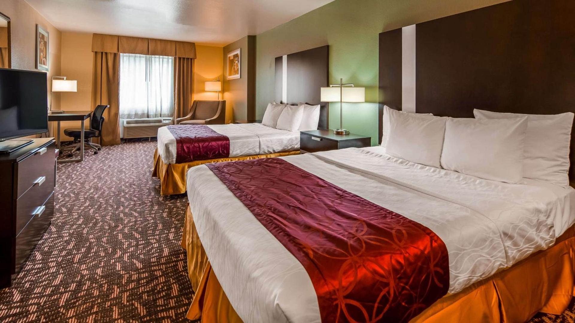 Best Western Plus The Woodlands photo 2