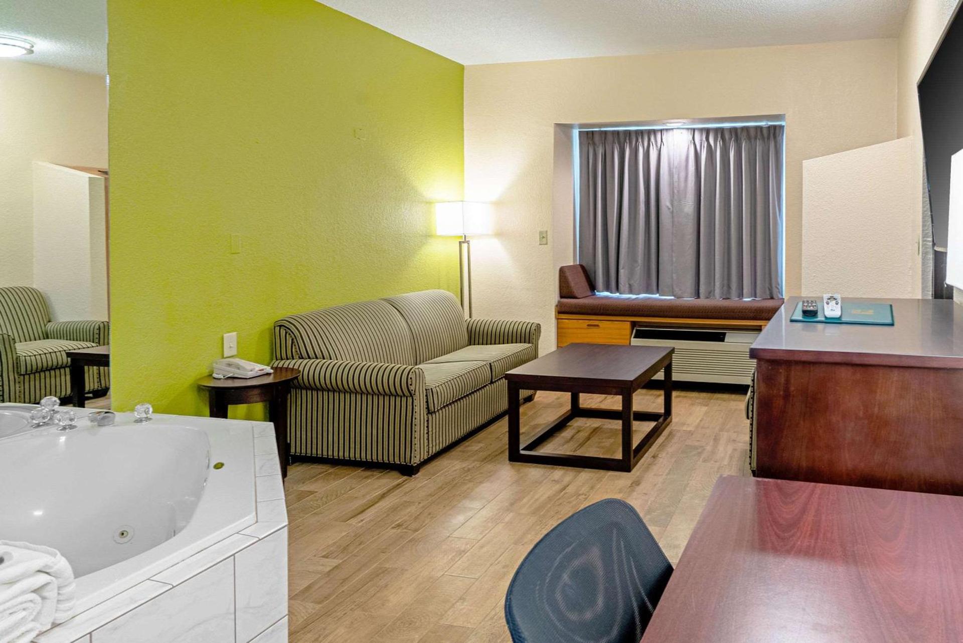 Quality Inn & Suites Robbinsville photo 24