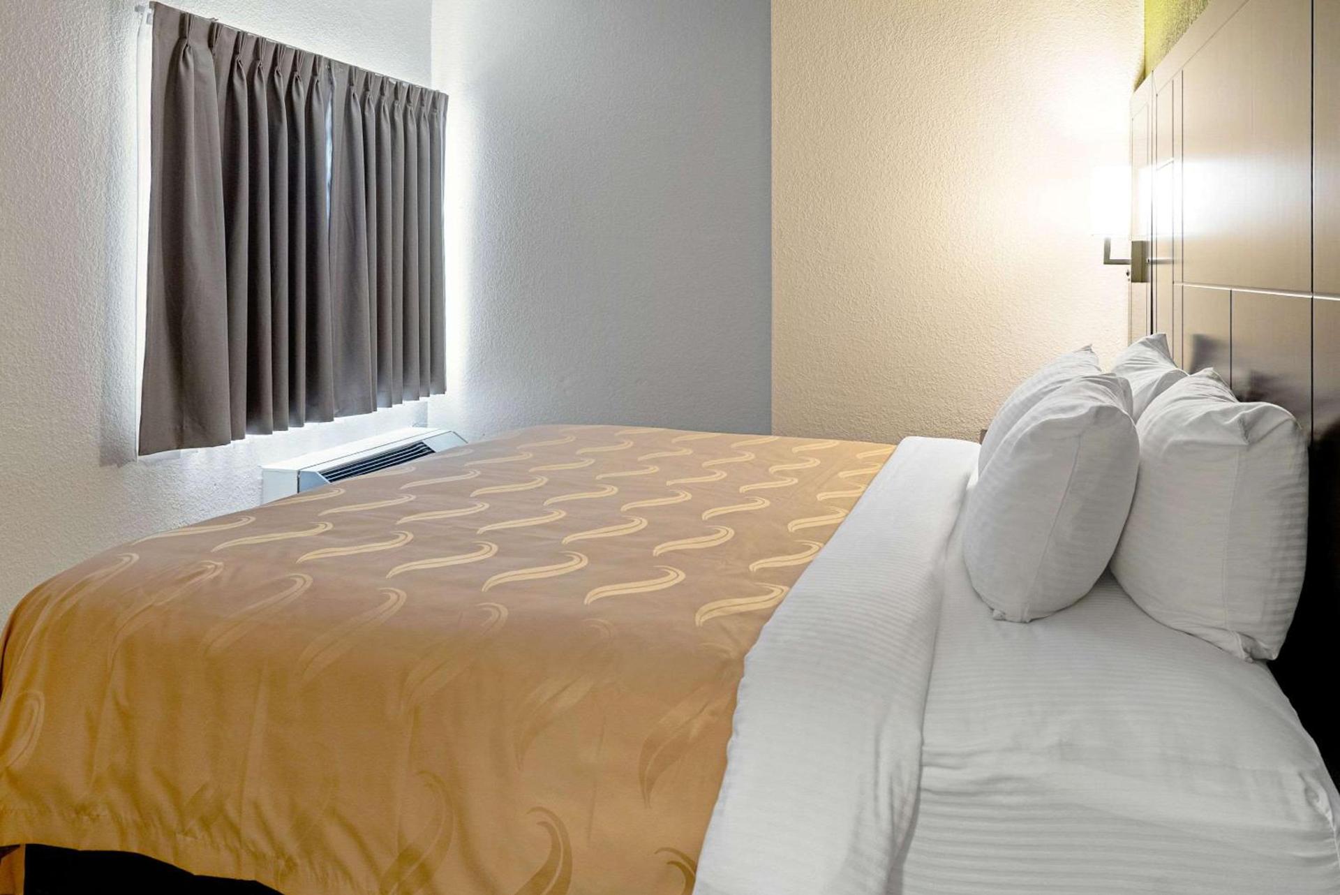 Quality Inn & Suites Robbinsville photo 25