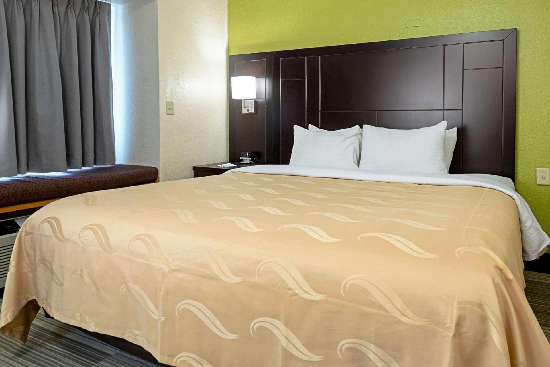 Quality Inn & Suites Robbinsville photo 10