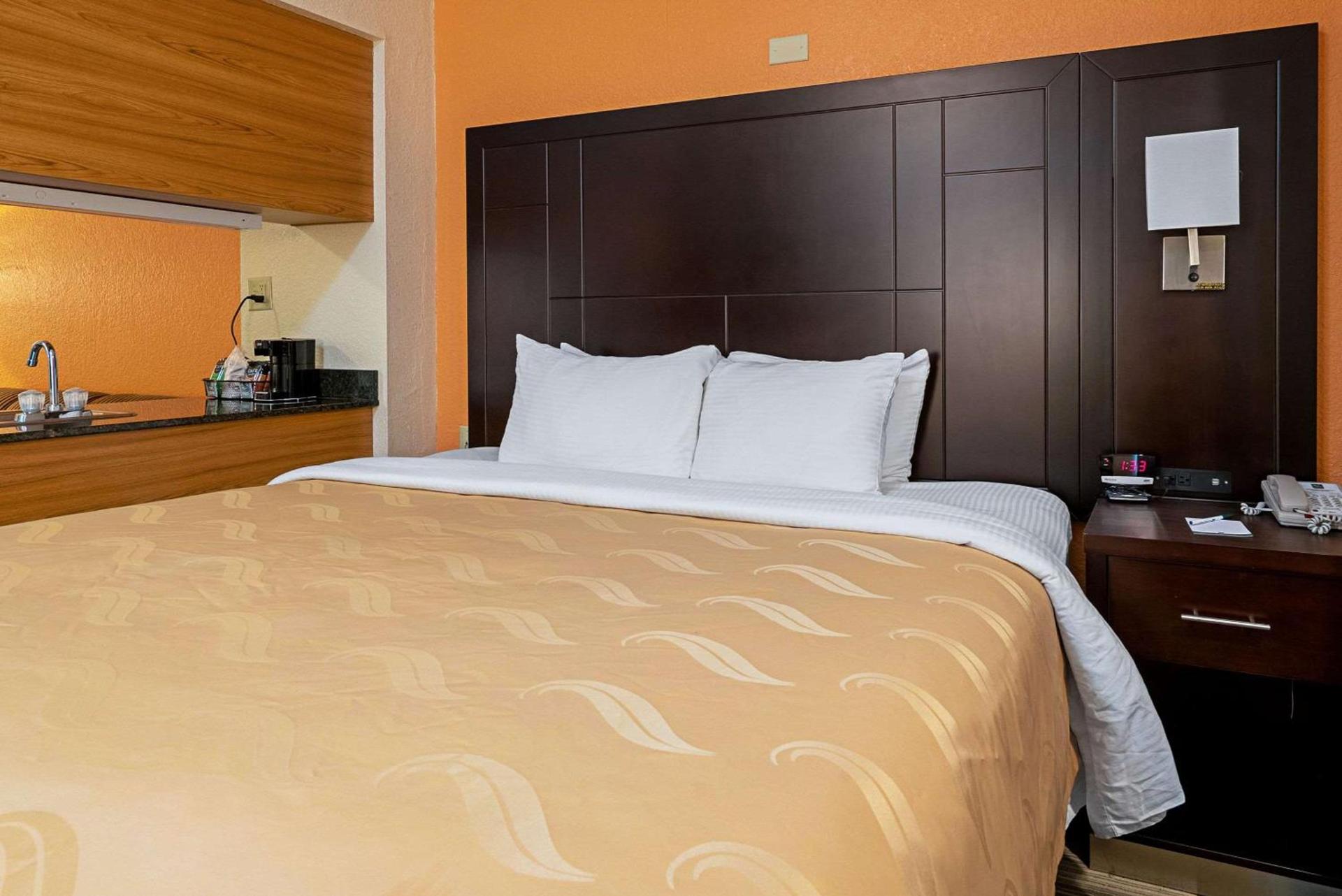 Quality Inn & Suites Robbinsville photo 21