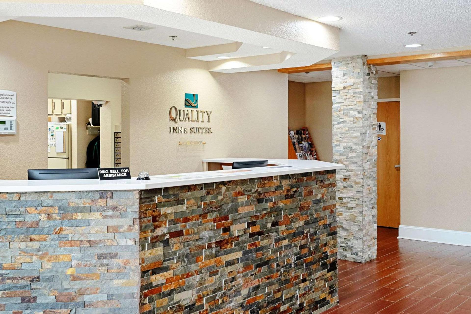 Quality Inn & Suites Robbinsville photo 3