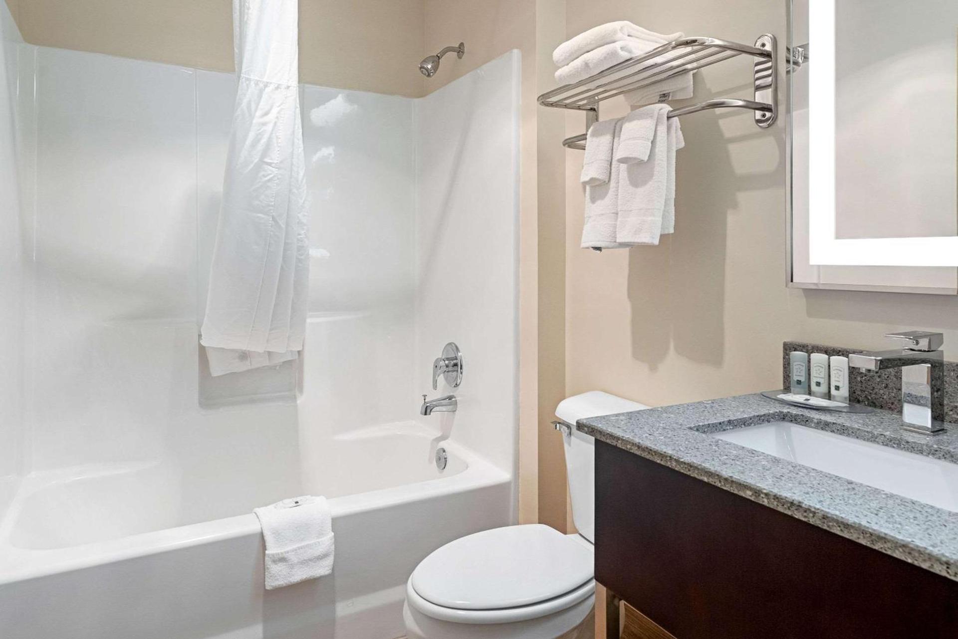 Quality Inn & Suites Robbinsville photo 13