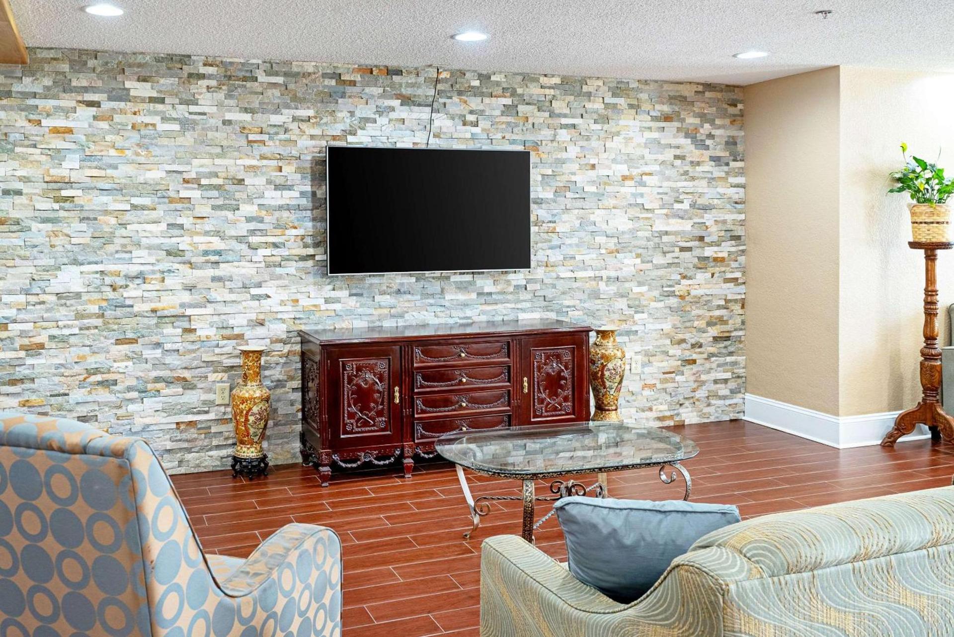 Quality Inn & Suites Robbinsville photo 6