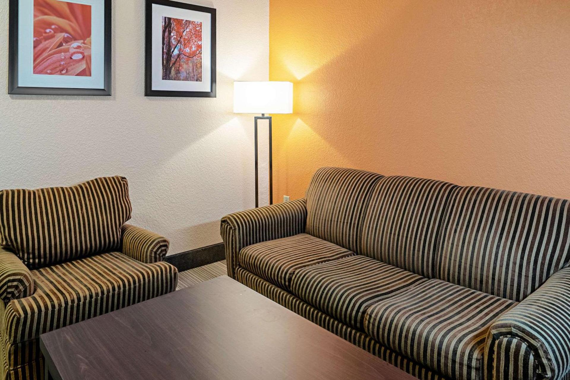Quality Inn & Suites Robbinsville photo 20