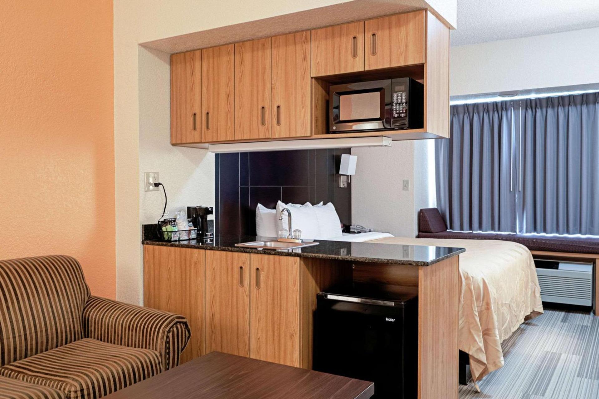 Quality Inn & Suites Robbinsville photo 19