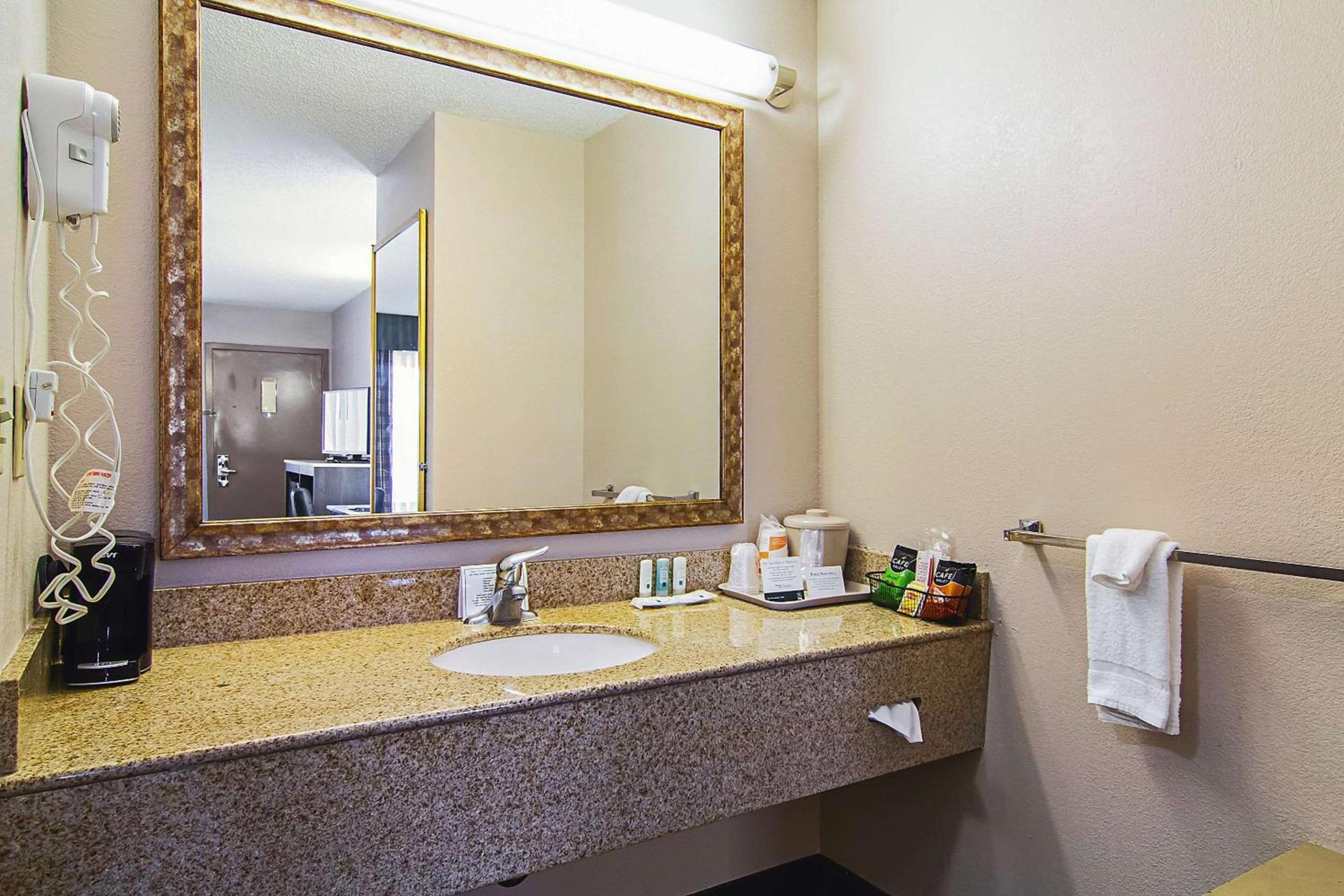Quality Inn Savannah I-95 photo 12