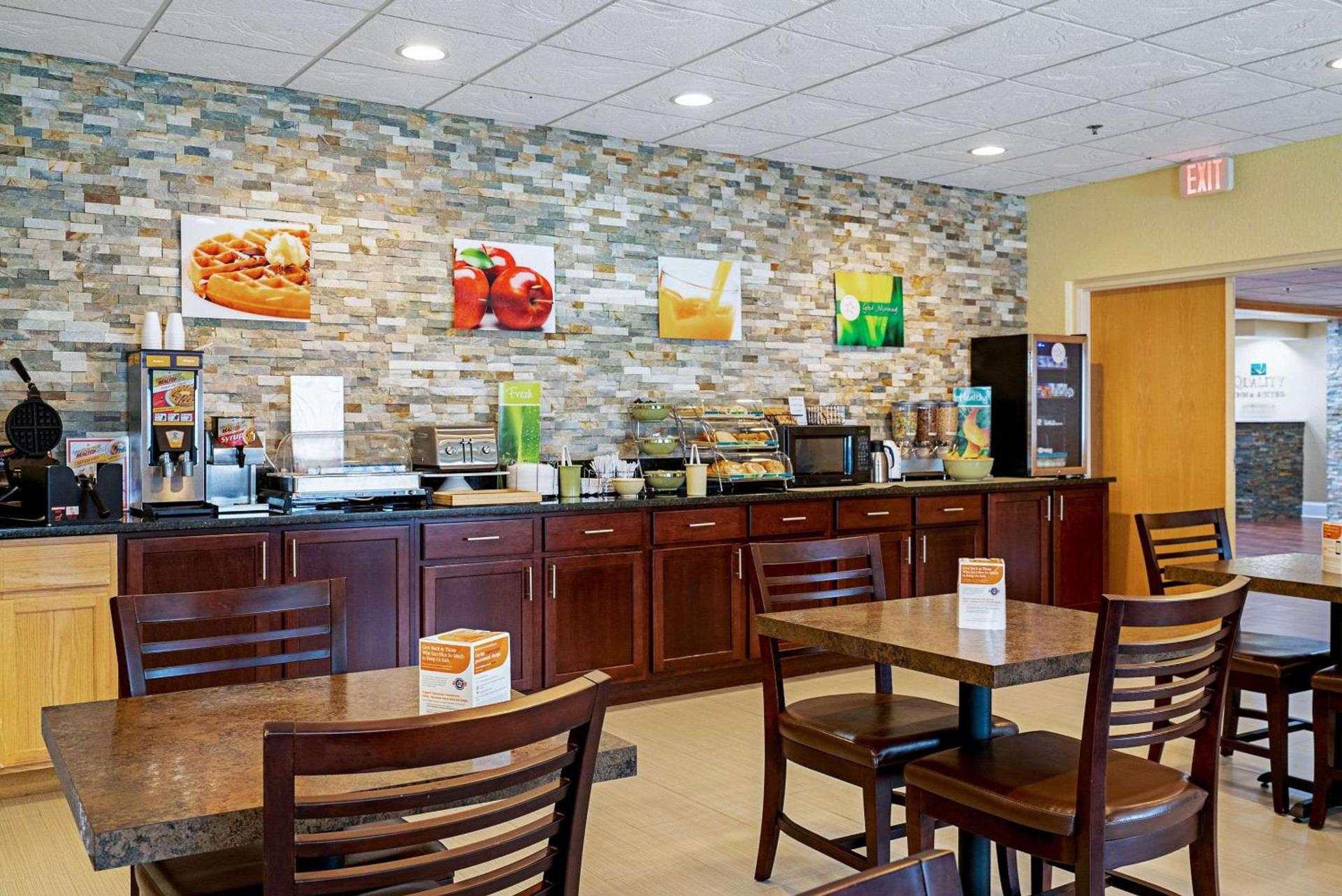 Quality Inn & Suites Robbinsville photo 28